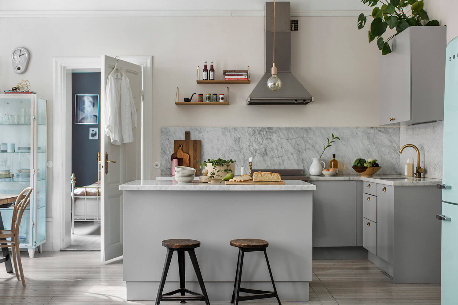 A Color Explosion in a Stylish Scandinavian Home 3 colorful scandinavian apartment nordroom2 A Color Explosion in a Stylish Scandinavian Home