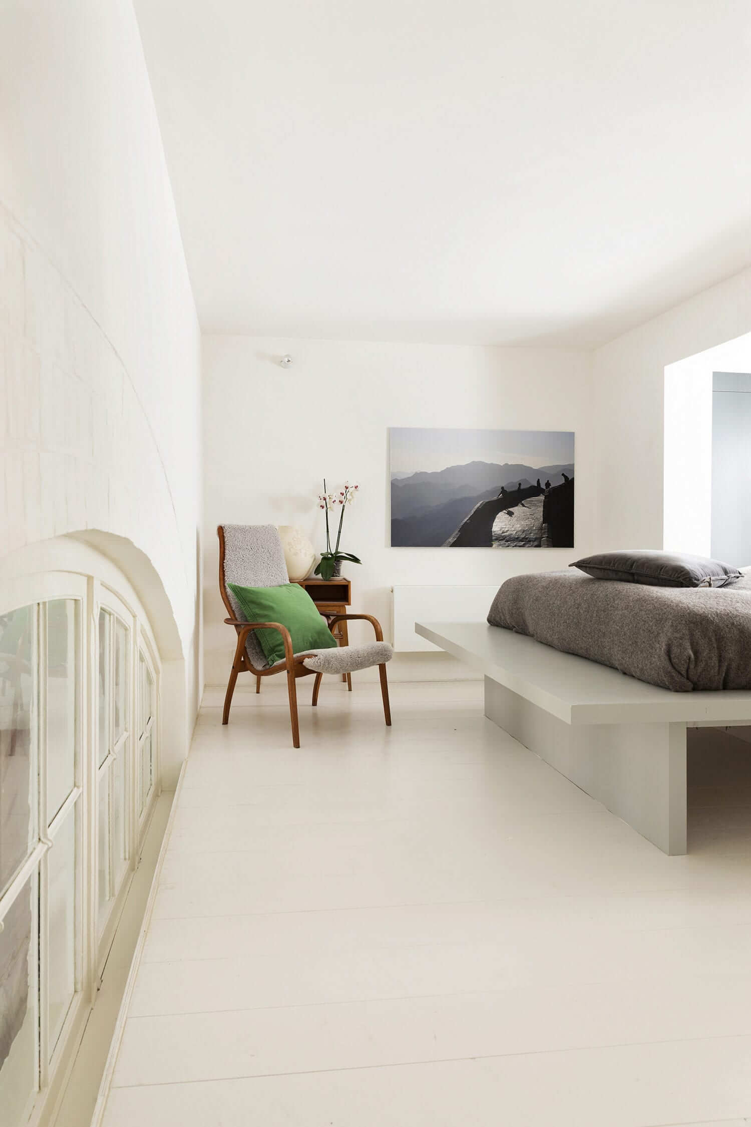 A Minimalistic Loft Apartment in a Former School Building 8 minimalistic loft school conversion nordroom7 A Minimalistic Loft Apartment in a Former School Building