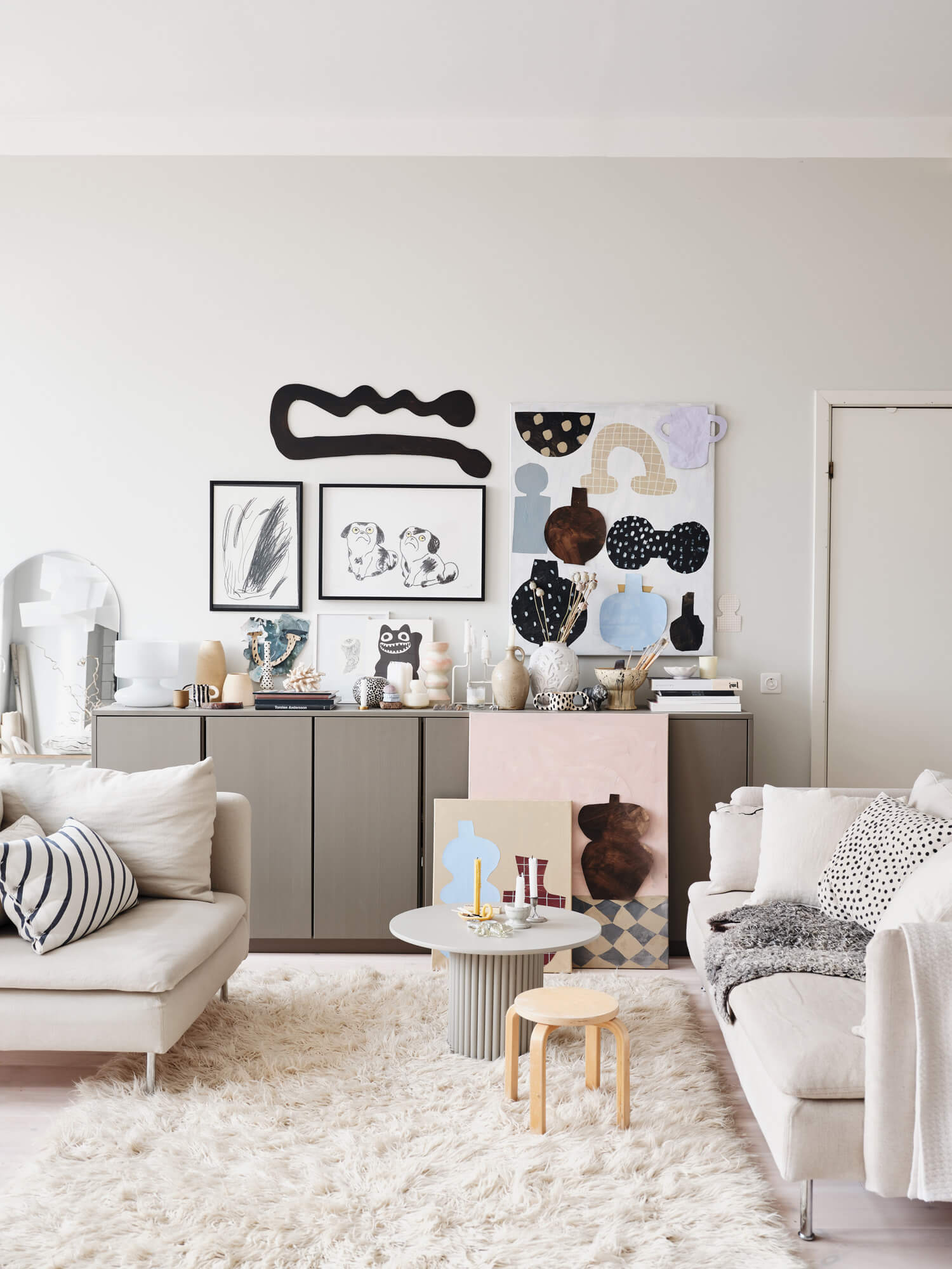 Subtle Pastel Hues In The Home Of Swedish Artist Emilia Ilke 1 subtle pastel colors emilia ilke nordroom Subtle Pastel Hues In The Home Of Swedish Artist Emilia Ilke