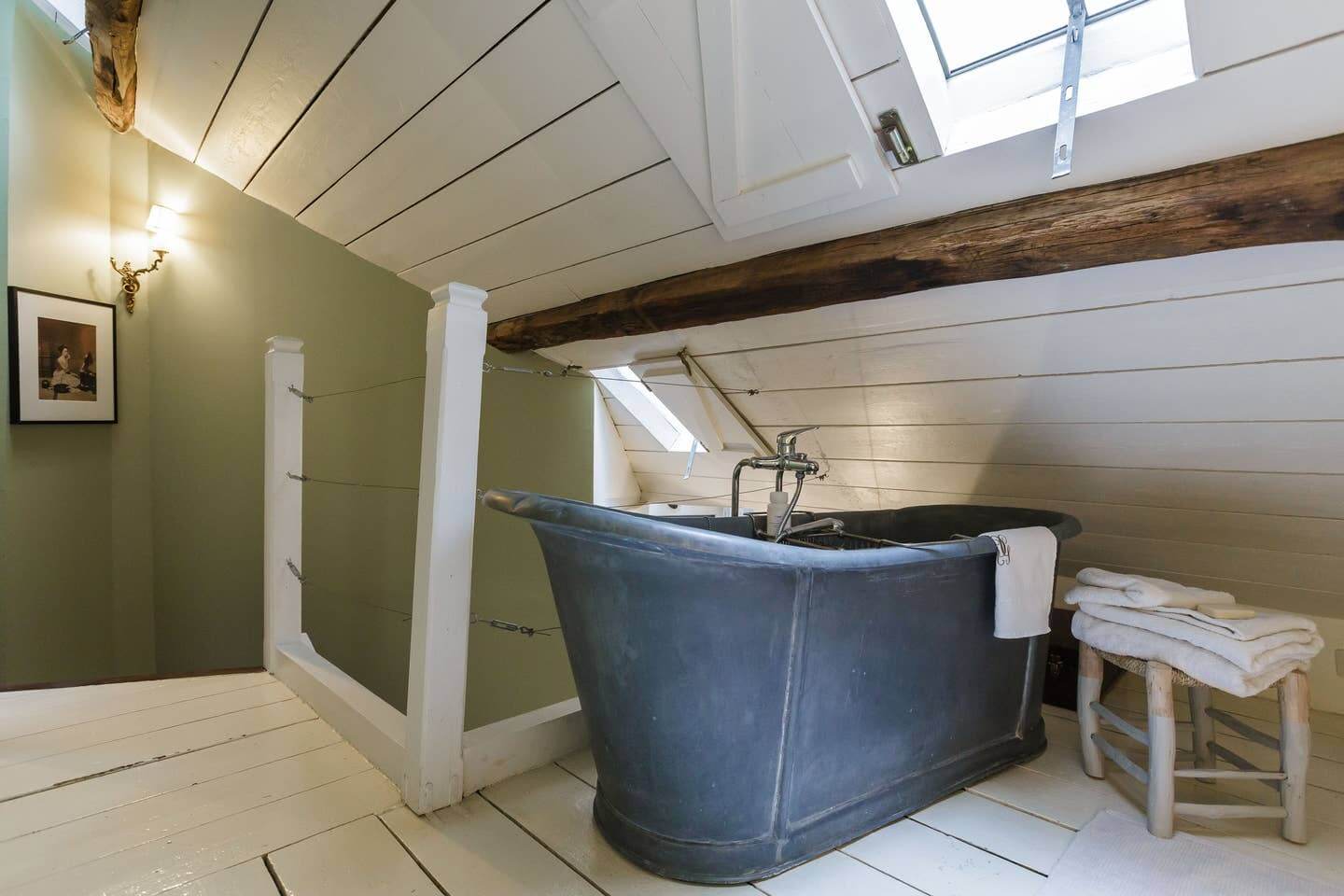 A Cozy Airbnb Apartment in an 18th-Century Building in Paris 14 18th century paris airbnb apartment nordroom13 A Cozy Airbnb Apartment in an 18th-Century Building in Paris