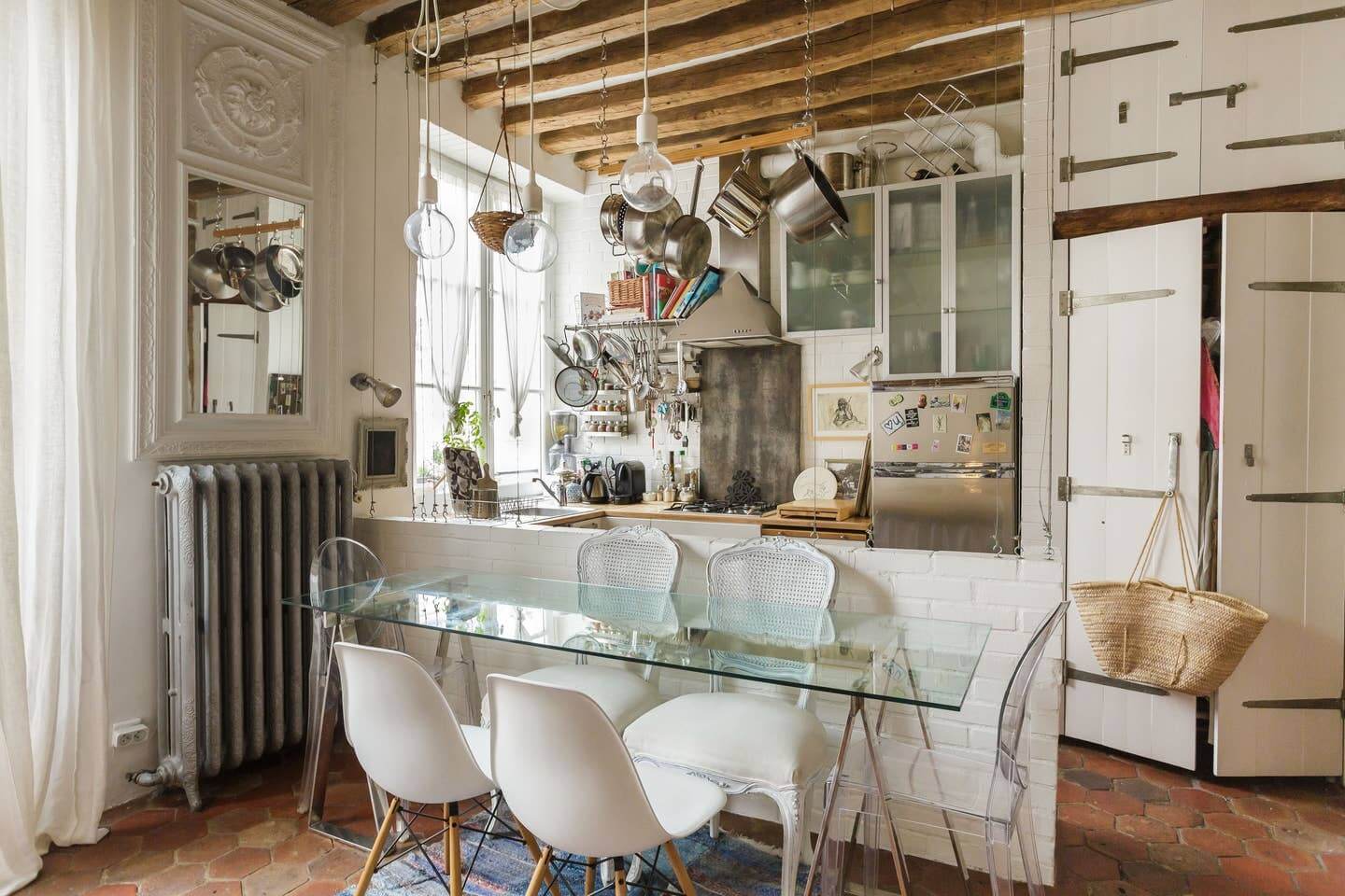 A Cozy Airbnb Apartment in an 18th-Century Building in Paris 5 18th century paris airbnb apartment nordroom4 A Cozy Airbnb Apartment in an 18th-Century Building in Paris