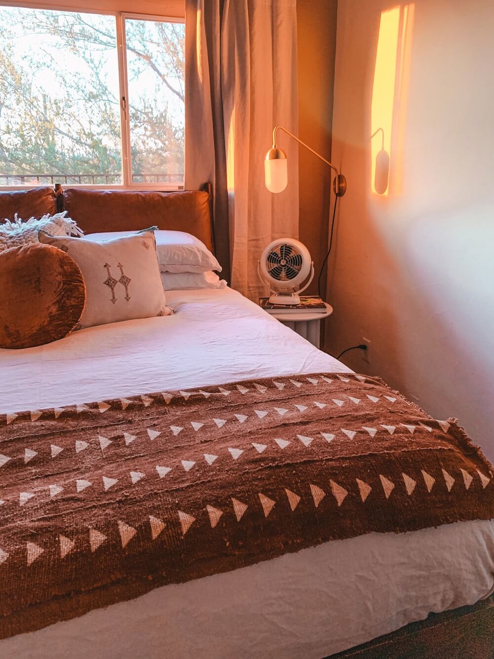 Earthy Tones in an Arizona Vacation Rental by The Joshua Tree House Team 6 arizona vacation rental joshua tree house nordroom5 Earthy Tones in an Arizona Vacation Rental by The Joshua Tree House Team