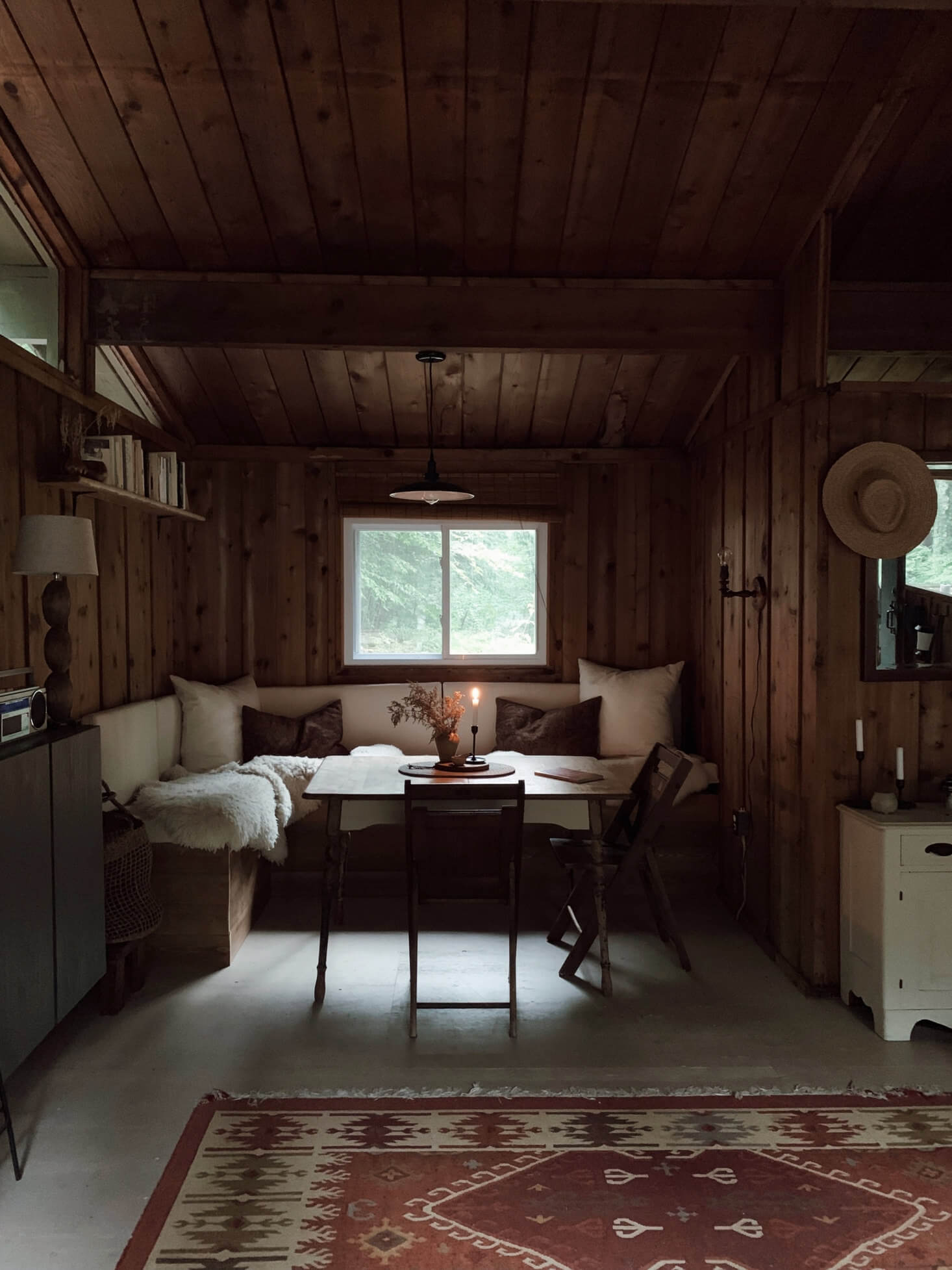 A Cabin in the Woods by Forestbound Founder Alice Saunders 2 cabin in the woods forestbound nordroom1 A Cabin in the Woods by Forestbound Founder Alice Saunders