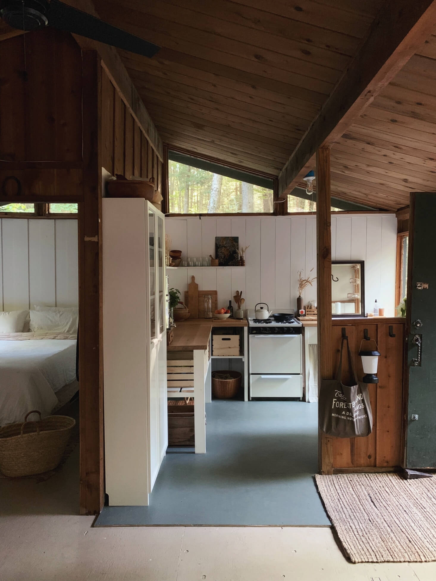 A Cabin in the Woods by Forestbound Founder Alice Saunders 3 cabin in the woods forestbound nordroom2 A Cabin in the Woods by Forestbound Founder Alice Saunders