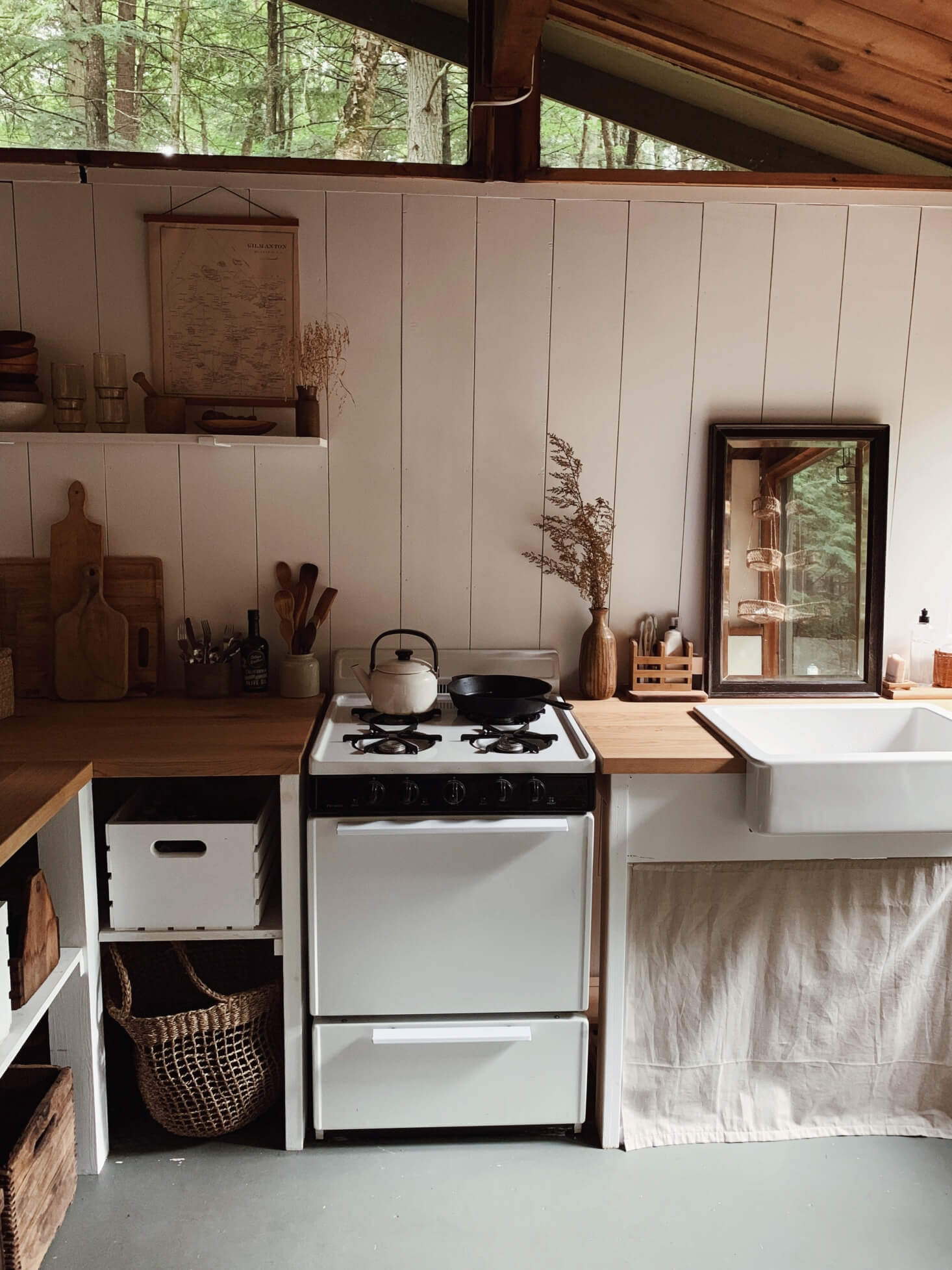 A Cabin in the Woods by Forestbound Founder Alice Saunders 4 cabin in the woods forestbound nordroom3 A Cabin in the Woods by Forestbound Founder Alice Saunders