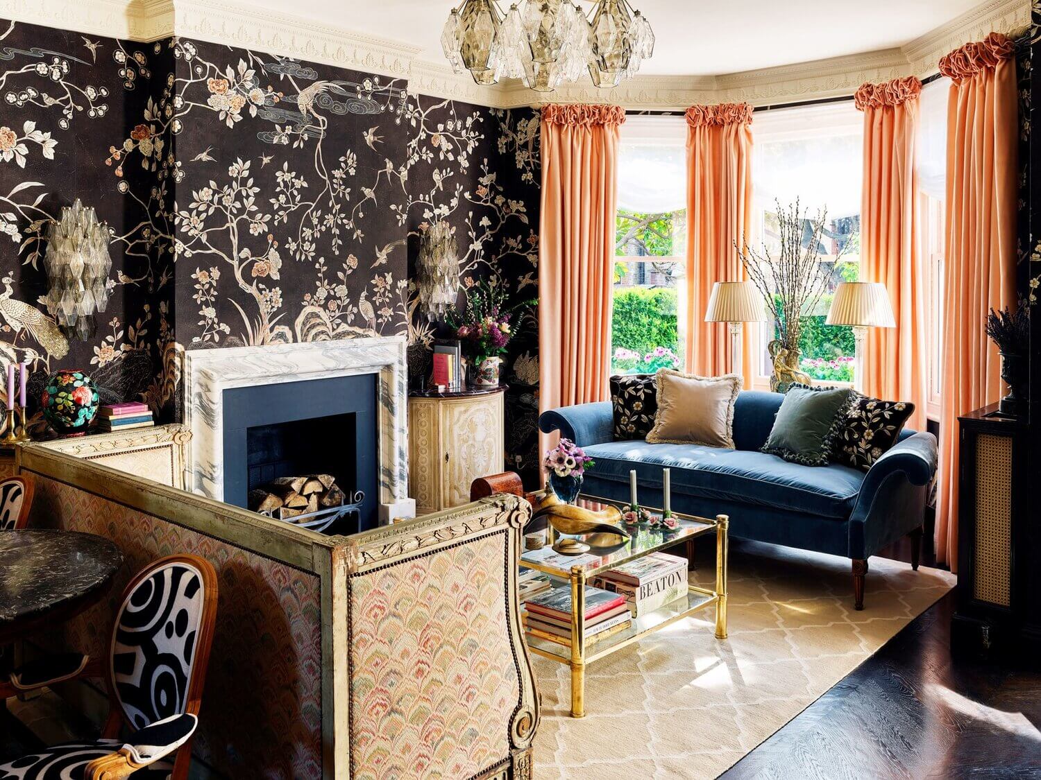 A Colorful London Home with De Gournay Wallpaper in Every Room 1 colorful london home de gournay wallpaper nordroom A Colorful London Home with De Gournay Wallpaper in Every Room