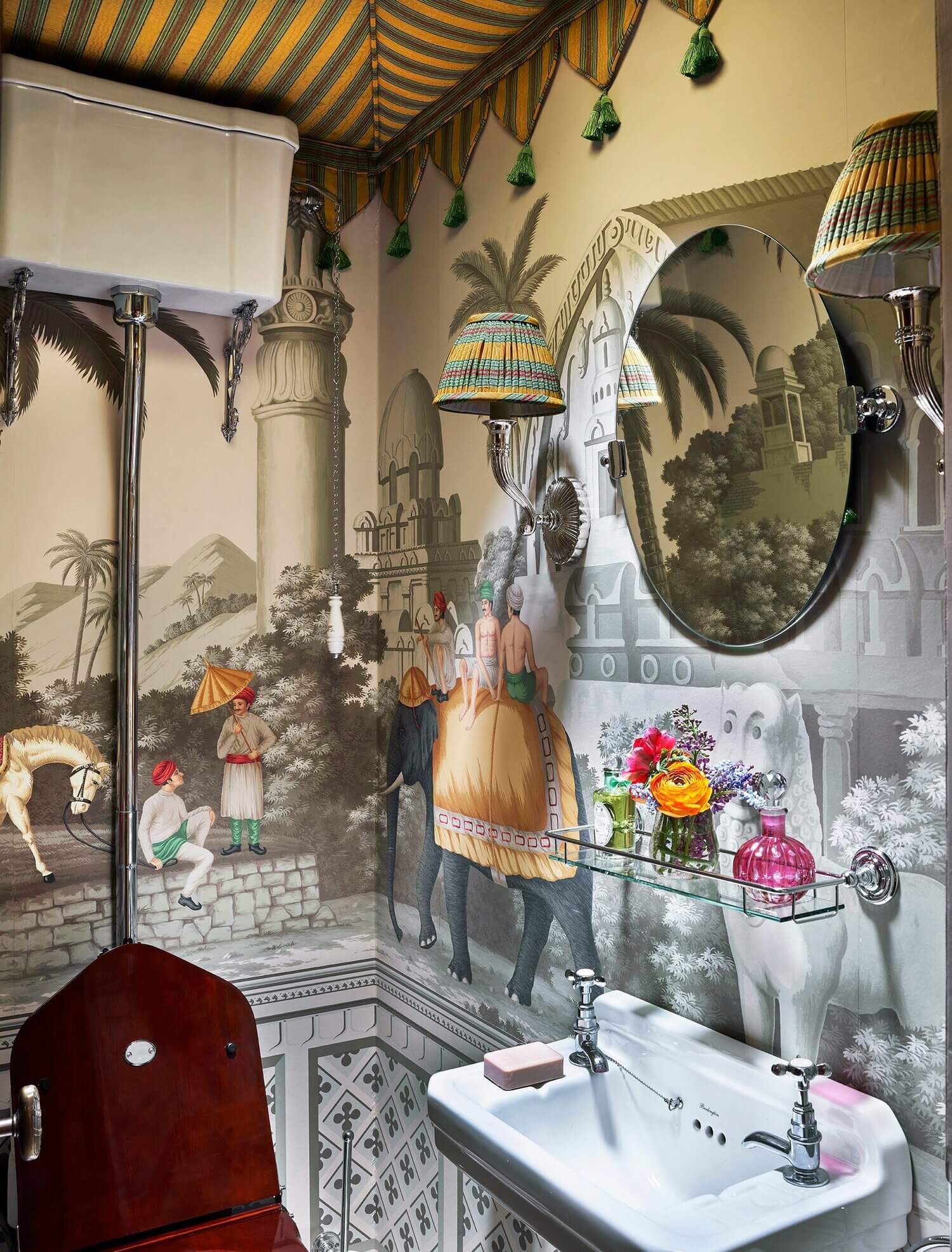A Colorful London Home with De Gournay Wallpaper in Every Room 6 colorful london home de gournay wallpaper nordroom5 A Colorful London Home with De Gournay Wallpaper in Every Room