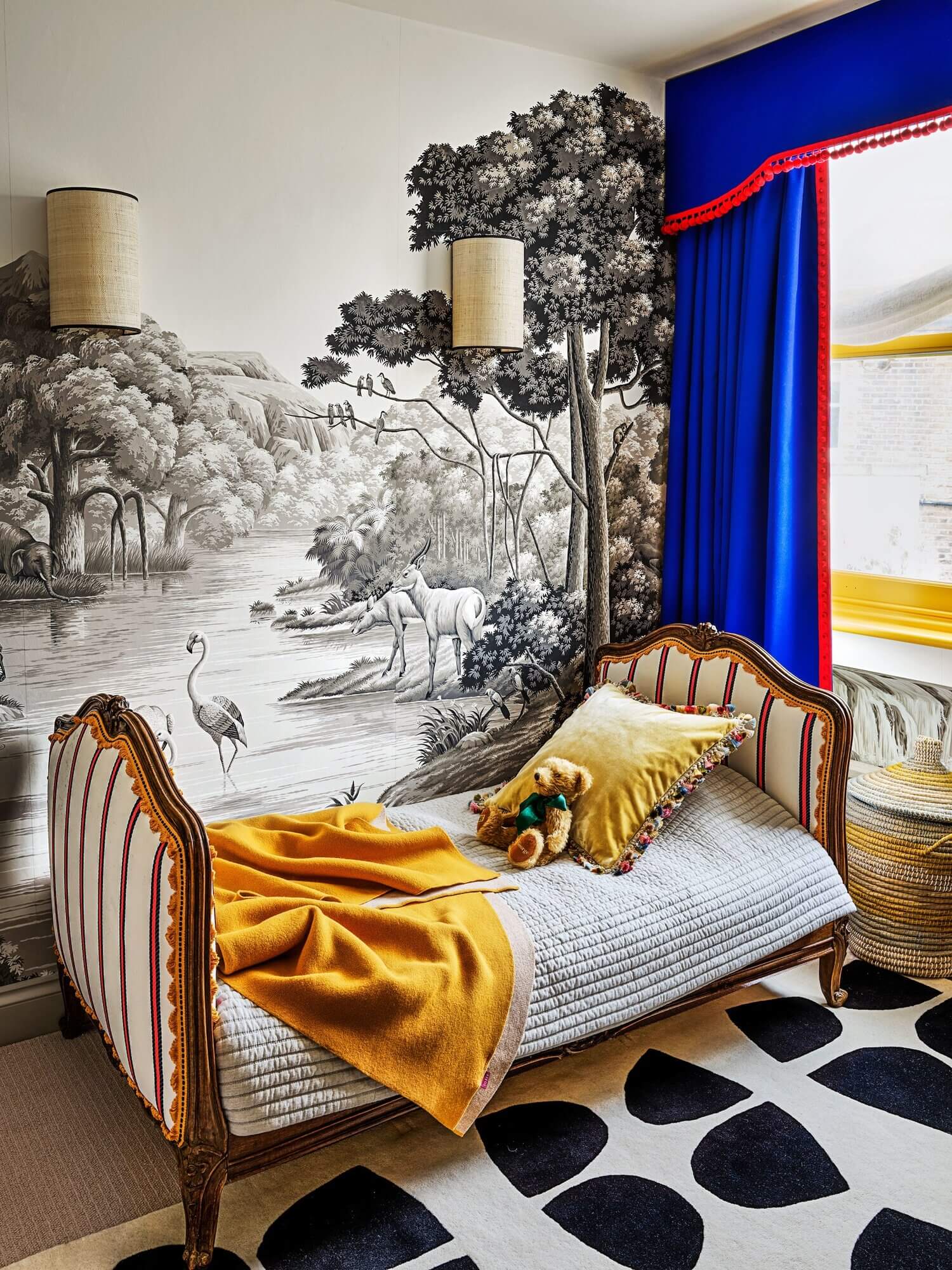 A Colorful London Home with De Gournay Wallpaper in Every Room 9 colorful london home de gournay wallpaper nordroom8 A Colorful London Home with De Gournay Wallpaper in Every Room