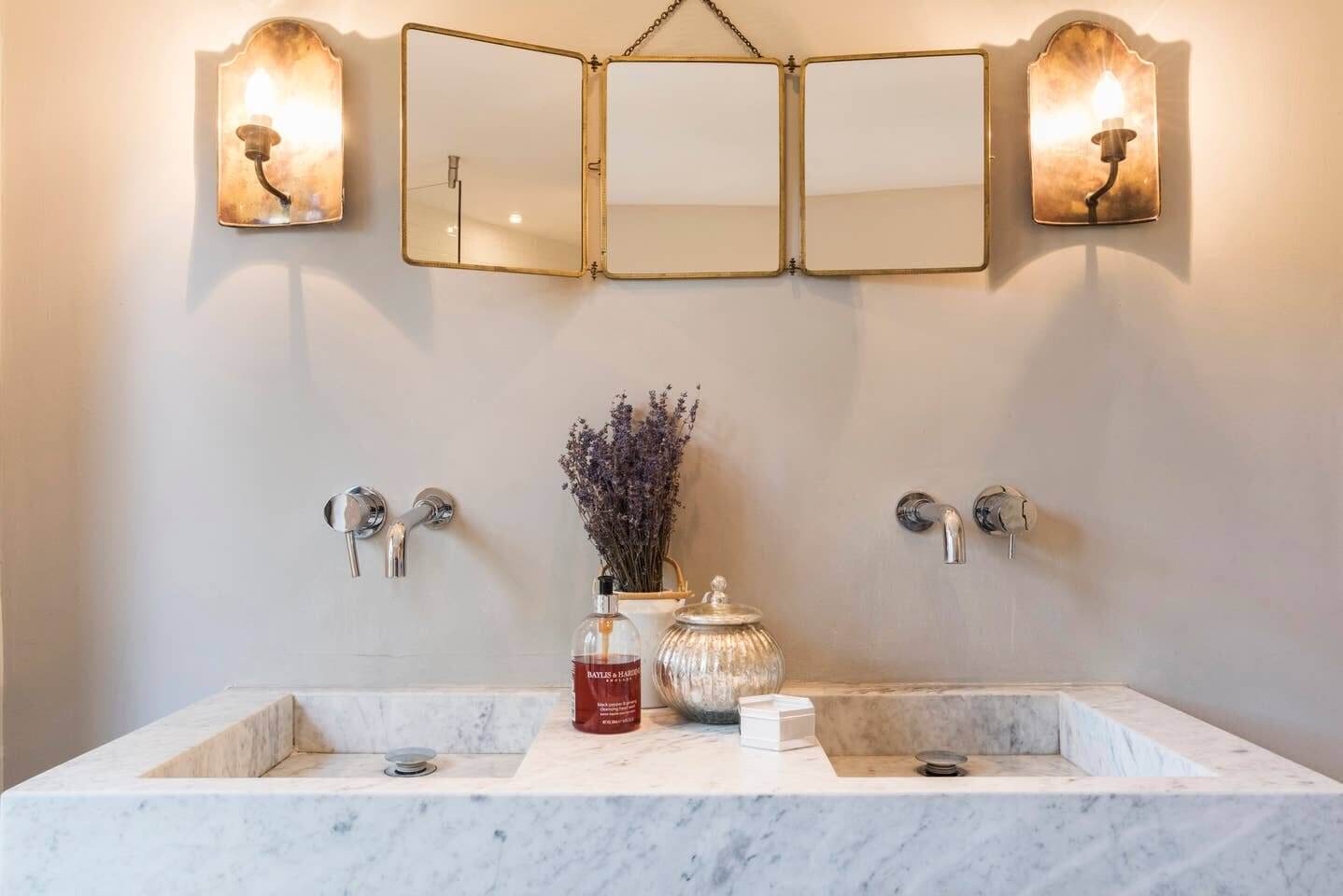 A Combination of Styles in Stunning London Airbnb 11 london airbnb nordroom10 A Combination of Styles in Stunning London Airbnb