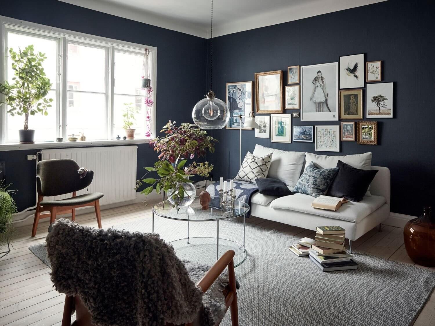 A Cozy Apartment With A Deep Blue Living Room 2 cozy apartment blue living room nordroom1 A Cozy Apartment With A Deep Blue Living Room