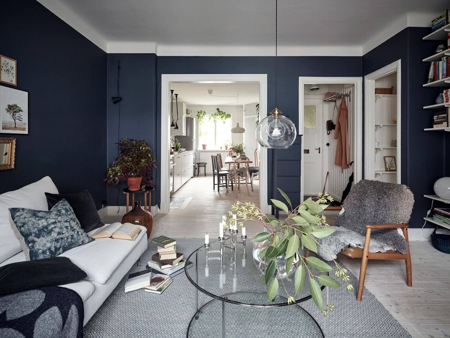 A Cozy Apartment With A Deep Blue Living Room 5 cozy apartment blue living room nordroom4 A Cozy Apartment With A Deep Blue Living Room