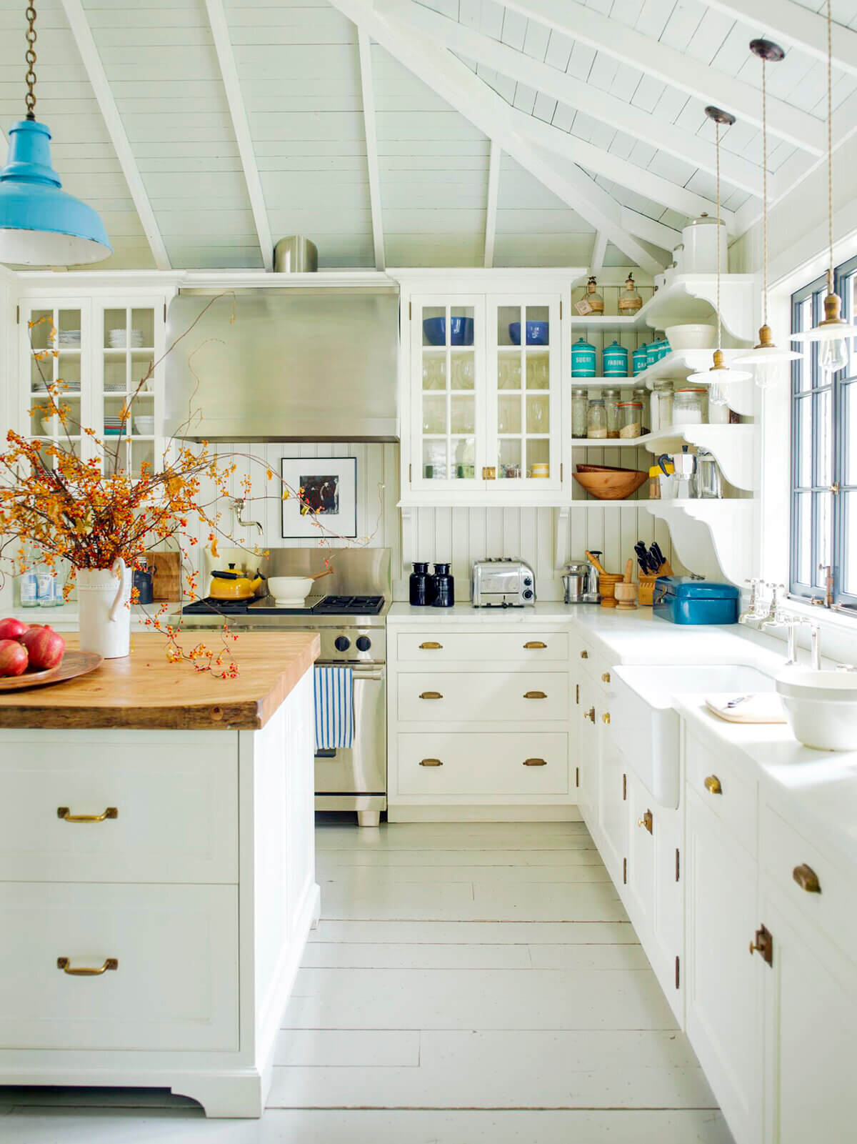 English Cottage Meets California Cool in a Mill Valley Home 7 english cottage meets california cool mill valley home nordroom6 English Cottage Meets California Cool in a Mill Valley Home
