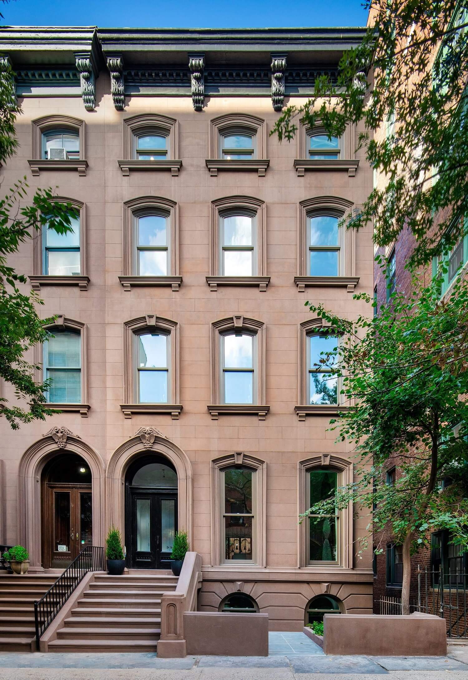 A Bright Art-Filled Townhouse Designed by The Brooklyn Home Company 11 art filled townhouse brooklyn nordroom10 A Bright Art-Filled Townhouse Designed by The Brooklyn Home Company