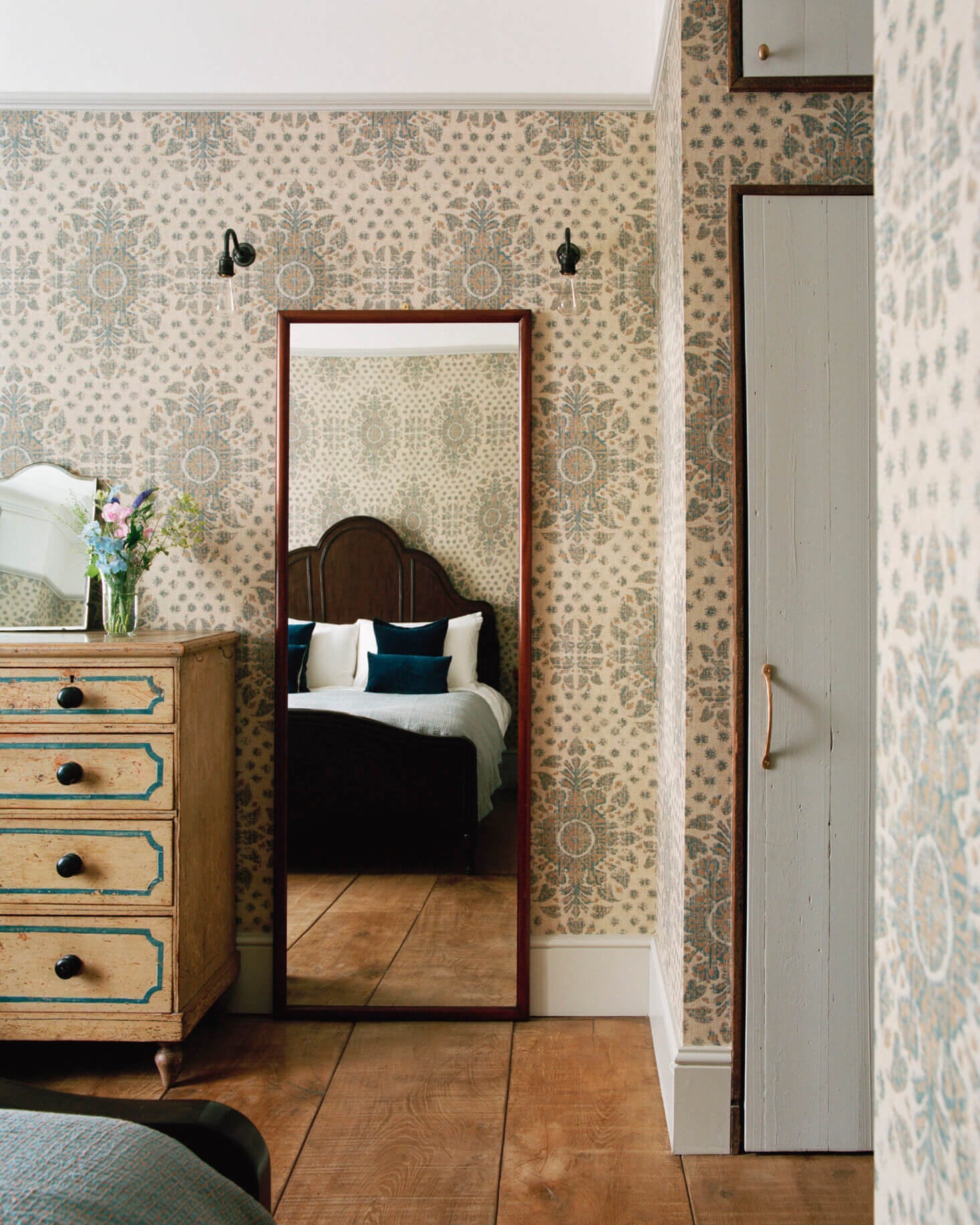 A Victorian Home in London Remodeled by Mark Lewis 11 victorian home london nordroom10 A Victorian Home in London Remodeled by Mark Lewis