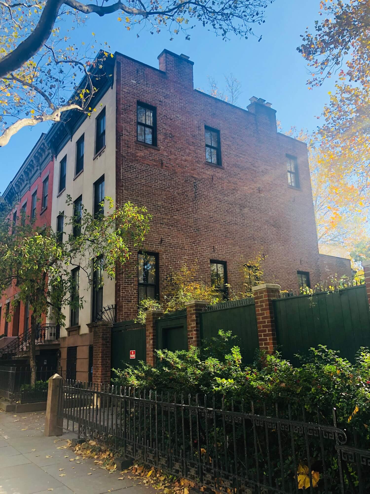 The Boho Brooklyn Townhouse of Norah Jones (And It's For Sale) 15 brooklyn townhouse norah jones nordroom14 The Boho Brooklyn Townhouse of Norah Jones (And It's For Sale)