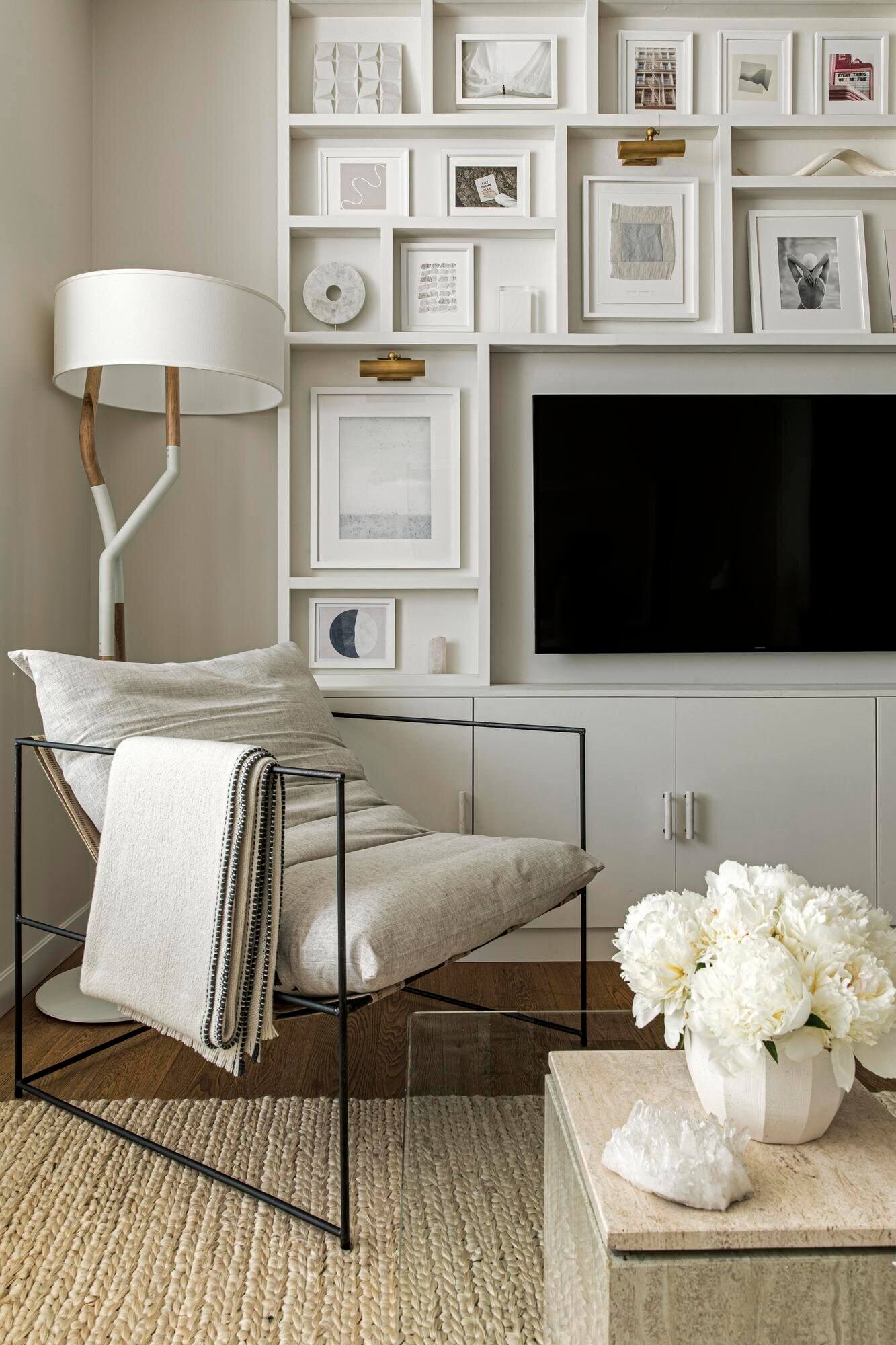 Calm Neutral Tones in a New York Apartment 6 neutral new york apartment nordroom5 Calm Neutral Tones in a New York Apartment