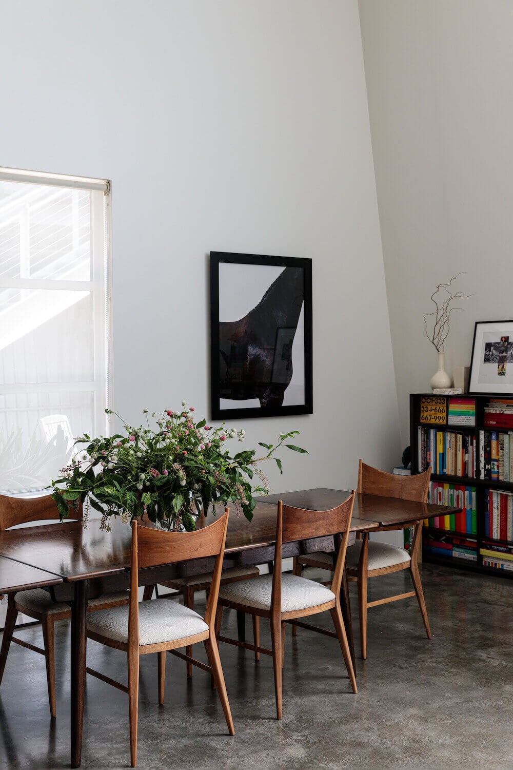 A Light Living Space Filled with Books and Art 5 book filled living room nordroom5 A Light Living Space Filled with Books and Art