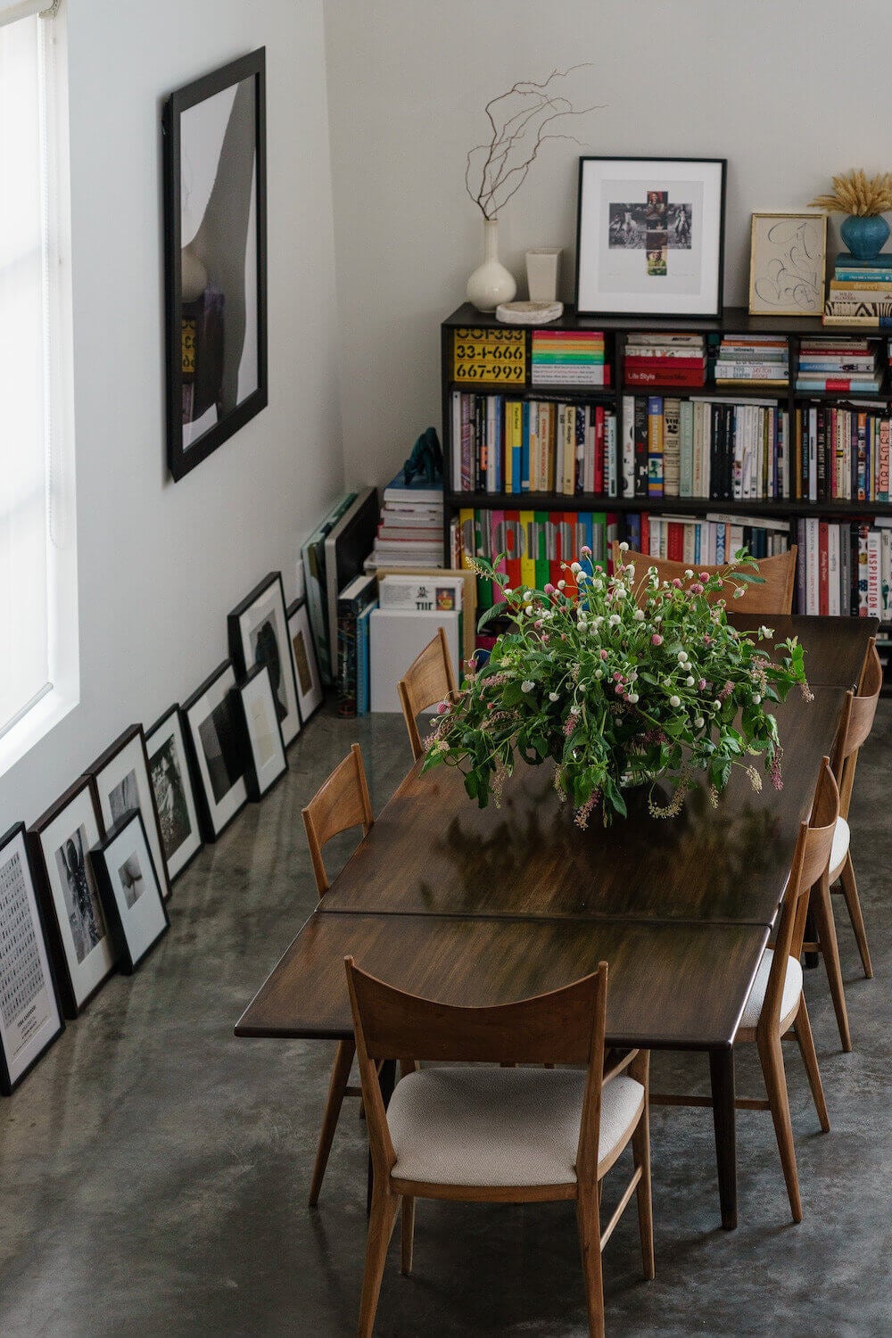 A Light Living Space Filled with Books and Art 6 book filled living room nordroom6 A Light Living Space Filled with Books and Art