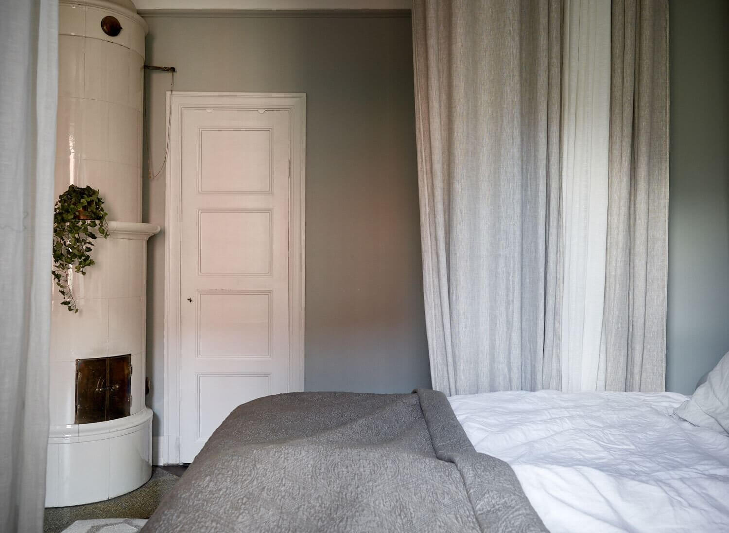 A Warm Scandinavian Apartment Decorated in Brown Tones 9 brown scandinavian apartment nordroom8 A Warm Scandinavian Apartment Decorated in Brown Tones