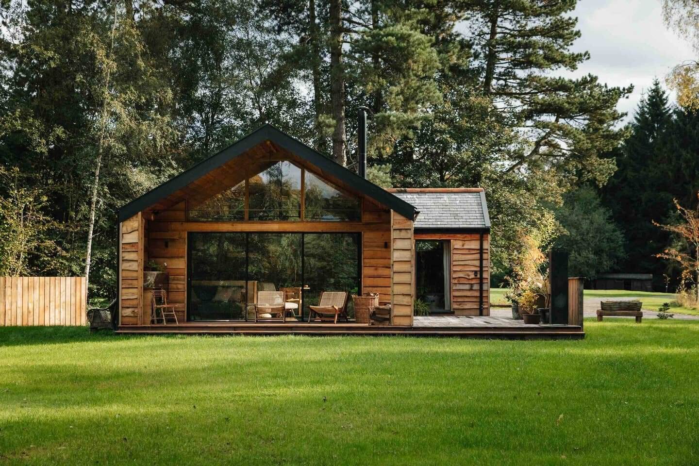 A Handcrafted Lakeside Cabin in the English Countryside 14 handcrafted lakeside cabin england nordroom15 A Handcrafted Lakeside Cabin in the English Countryside