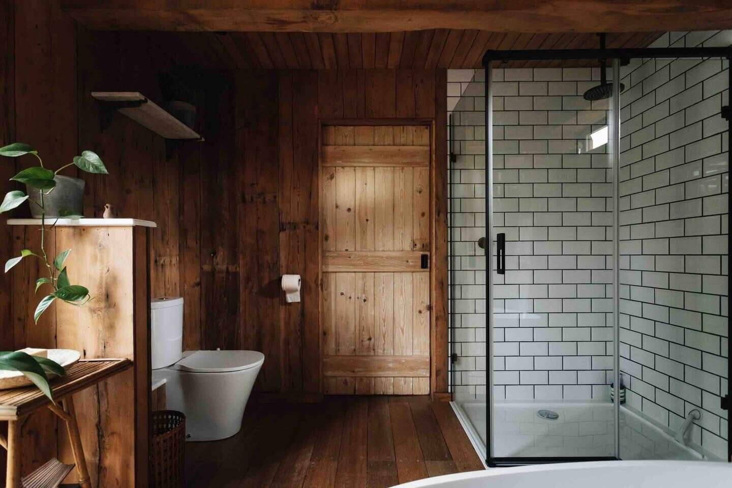 A Handcrafted Lakeside Cabin in the English Countryside 8 handcrafted lakeside cabin england nordroom8 A Handcrafted Lakeside Cabin in the English Countryside