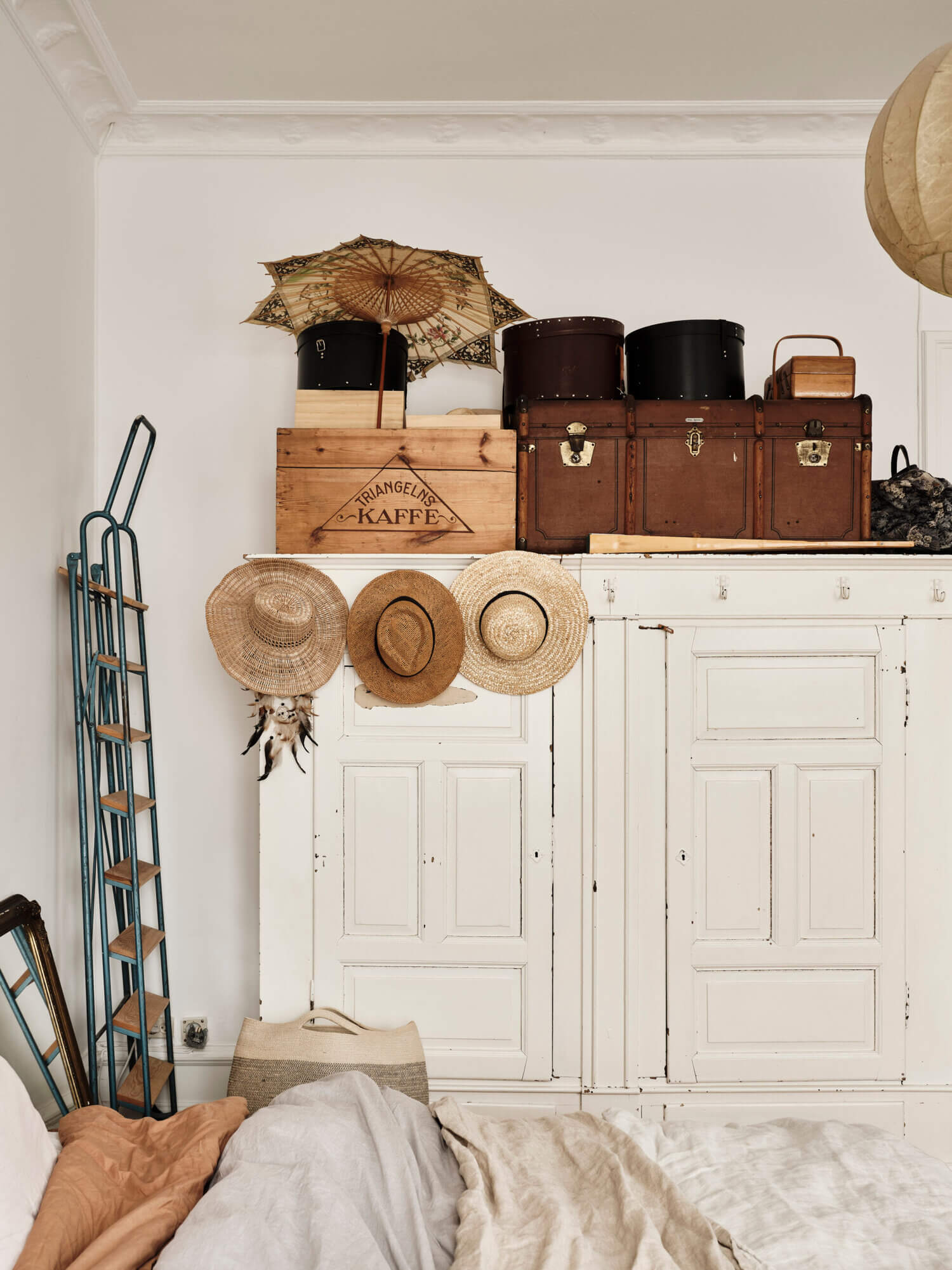 Natural Materials in a Calm Swedish Apartment 10 natural materials swedish apartment nordroom9 Natural Materials in a Calm Swedish Apartment