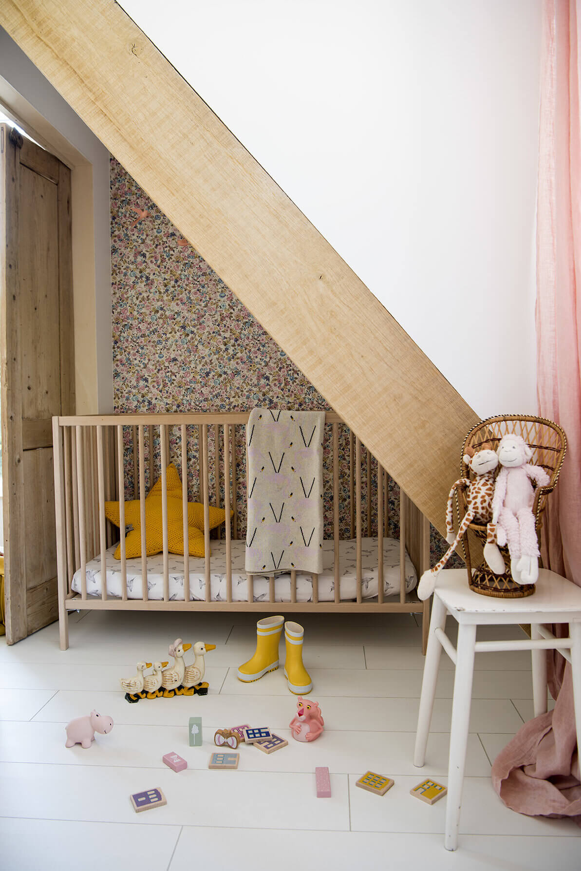 Pink Touches in a Modern Family Home in The Netherlands 11 pink modern family home netherlands nordroom10 Pink Touches in a Modern Family Home in The Netherlands