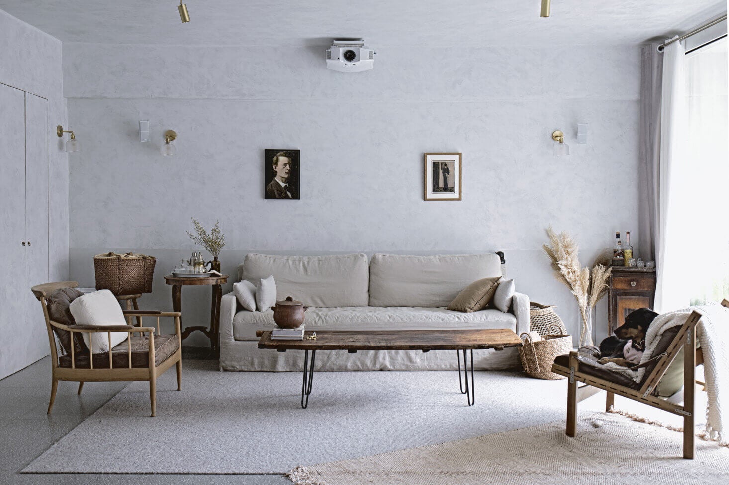 ASereneApartmentinHongKongwithaDramaticKitchen TheNordroom Mandy Lee's Serene Apartment in Hong Kong with a Moody Kitchen