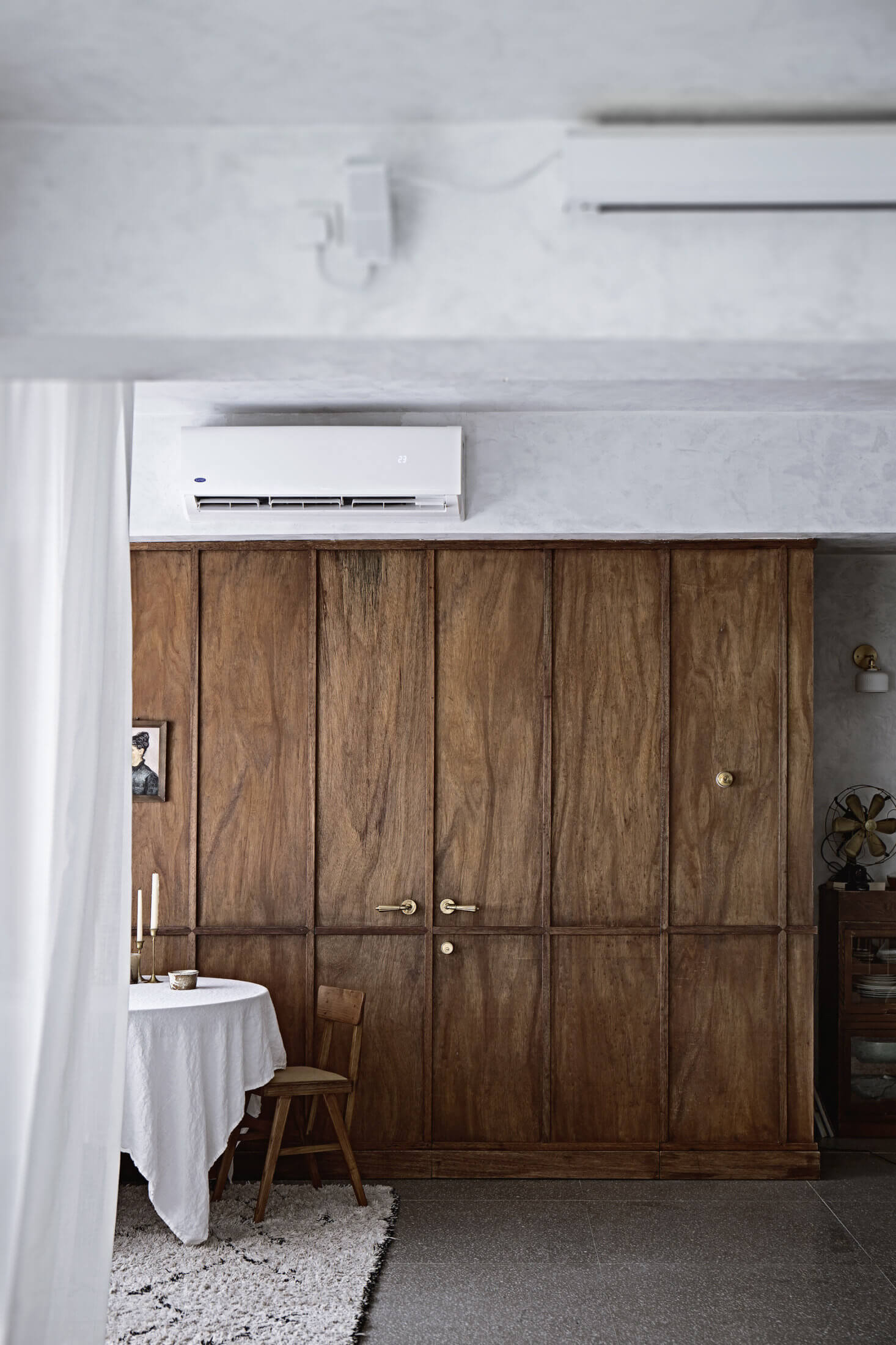 Mandy Lee's Serene Apartment in Hong Kong with a Moody Kitchen 4 ASereneApartmentinHongKongwithaDramaticKitchen TheNordroom3 Mandy Lee's Serene Apartment in Hong Kong with a Moody Kitchen