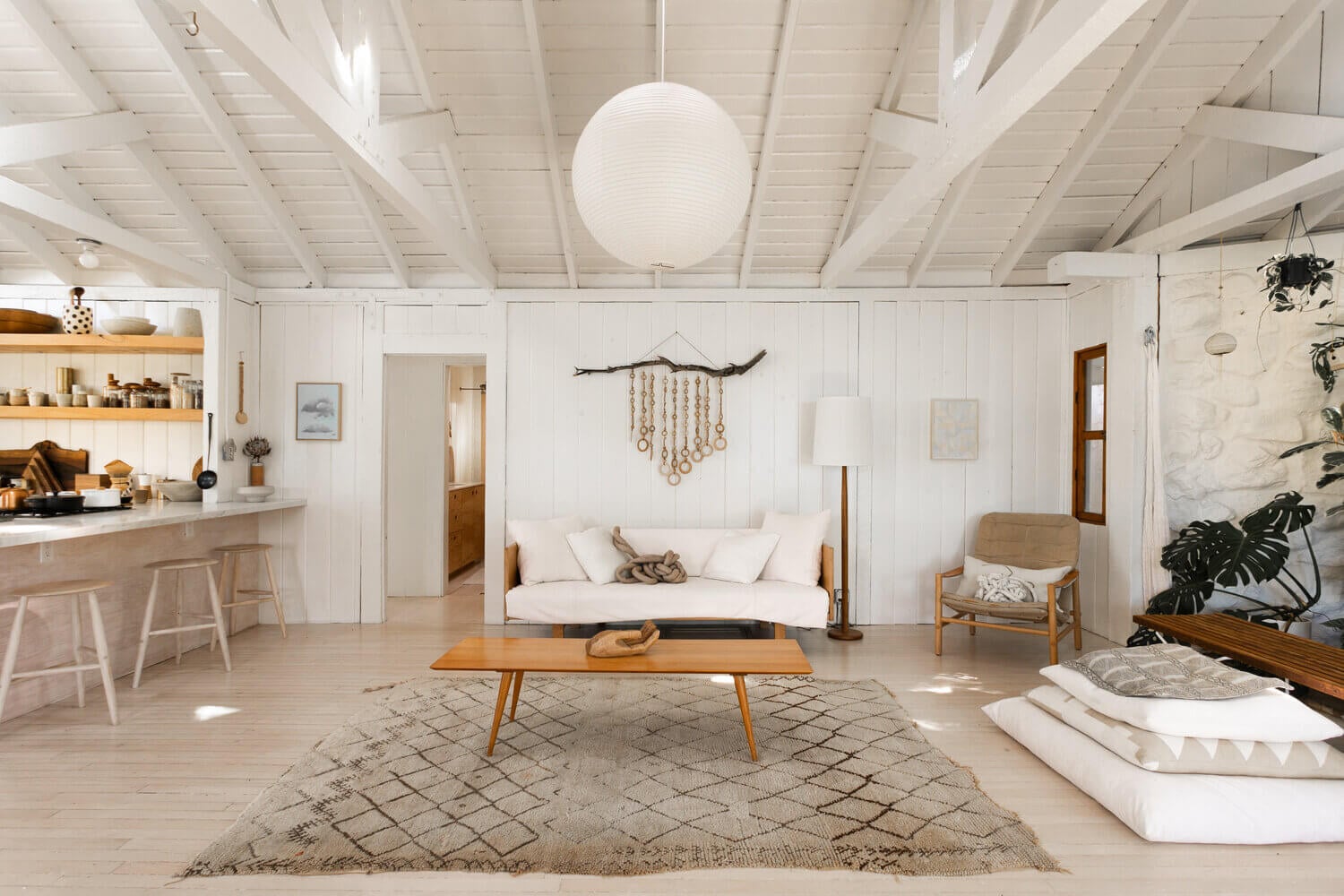 A Serene and Light Vintage Cabin in Topanga Canyon 4 serene vintage cabin topanga canyon nordroom3 A Serene and Light Vintage Cabin in Topanga Canyon