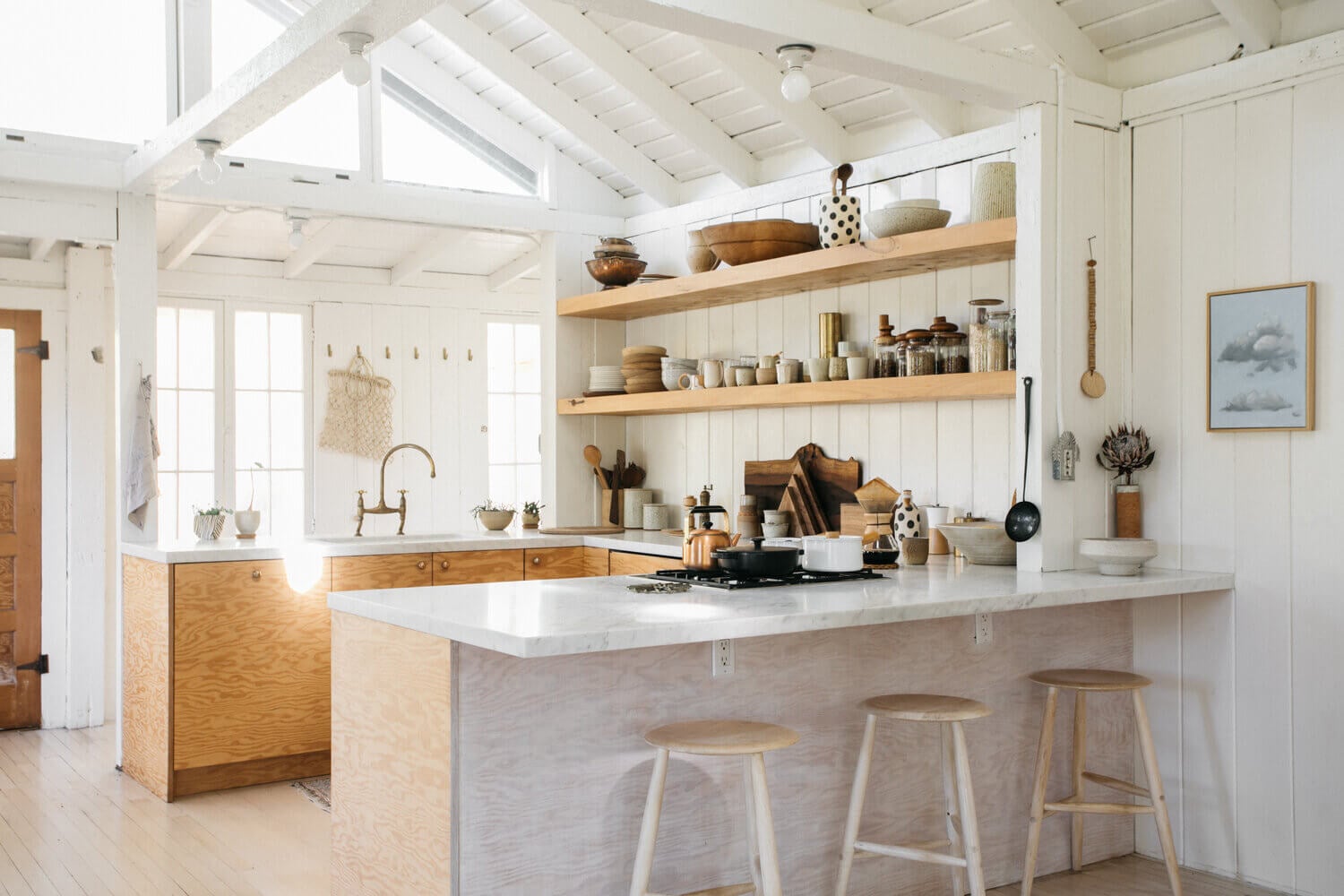 A Serene and Light Vintage Cabin in Topanga Canyon 6 serene vintage cabin topanga canyon nordroom5 A Serene and Light Vintage Cabin in Topanga Canyon