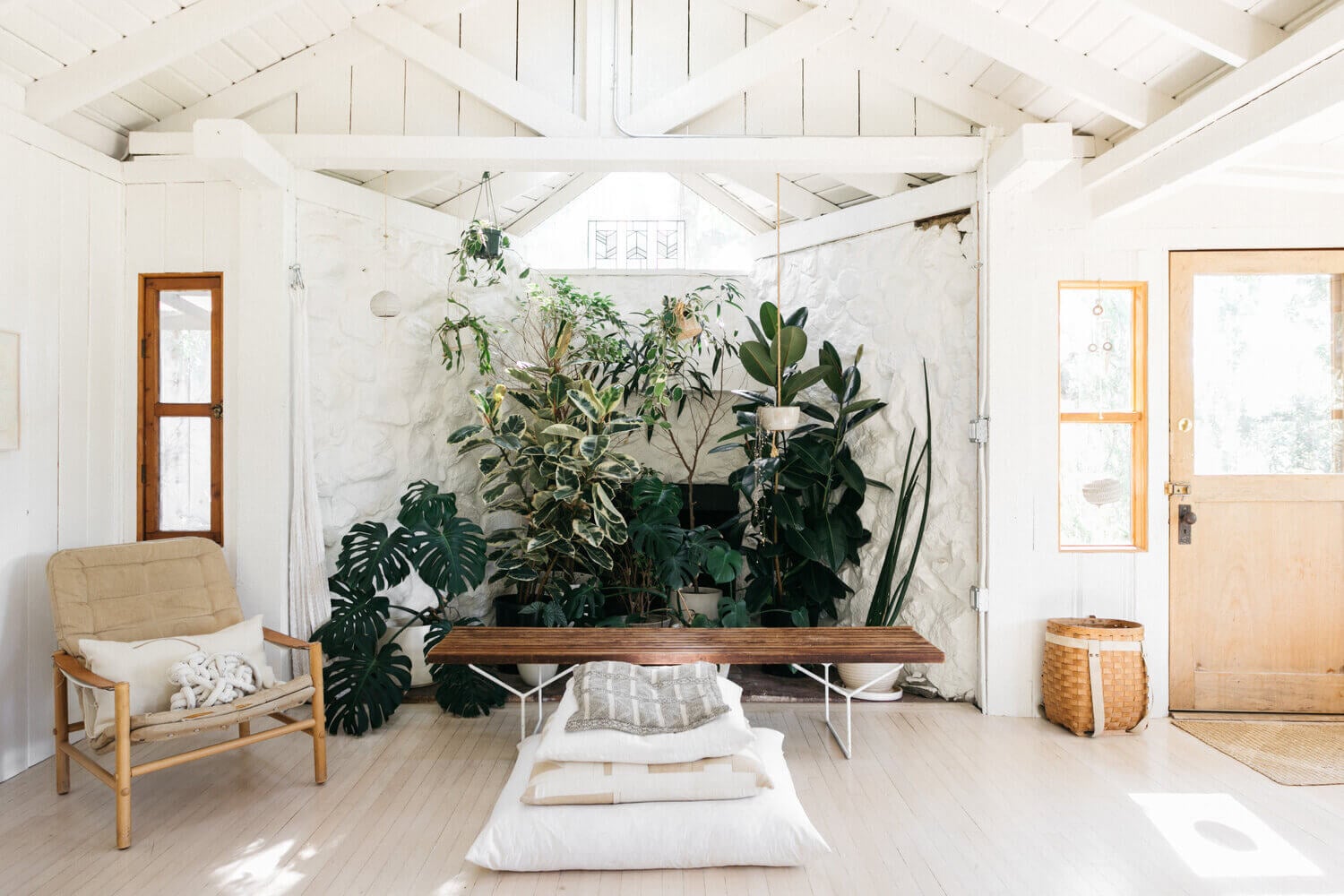 A Serene and Light Vintage Cabin in Topanga Canyon 7 serene vintage cabin topanga canyon nordroom6 A Serene and Light Vintage Cabin in Topanga Canyon