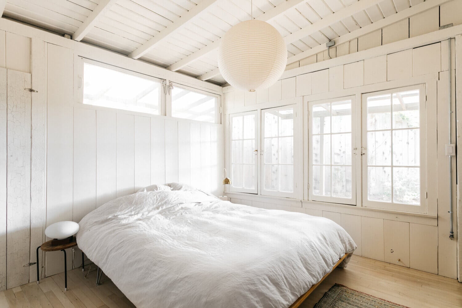 A Serene and Light Vintage Cabin in Topanga Canyon 10 serene vintage cabin topanga canyon nordroom9 A Serene and Light Vintage Cabin in Topanga Canyon