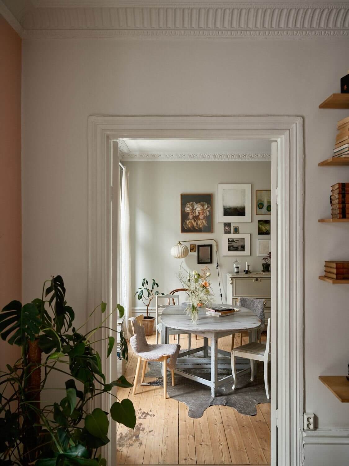 A Lovely Vintage Apartment in Stockholm 7 vintage apartment stockholm nordroom6 A Lovely Vintage Apartment in Stockholm