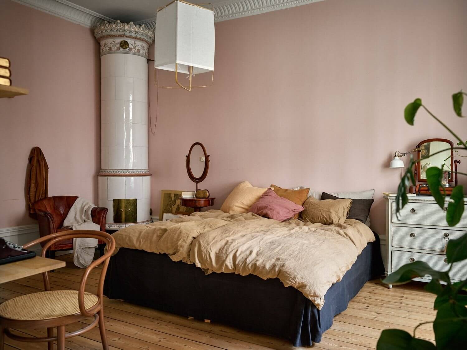 A Lovely Vintage Apartment in Stockholm 10 vintage apartment stockholm nordroom9 A Lovely Vintage Apartment in Stockholm
