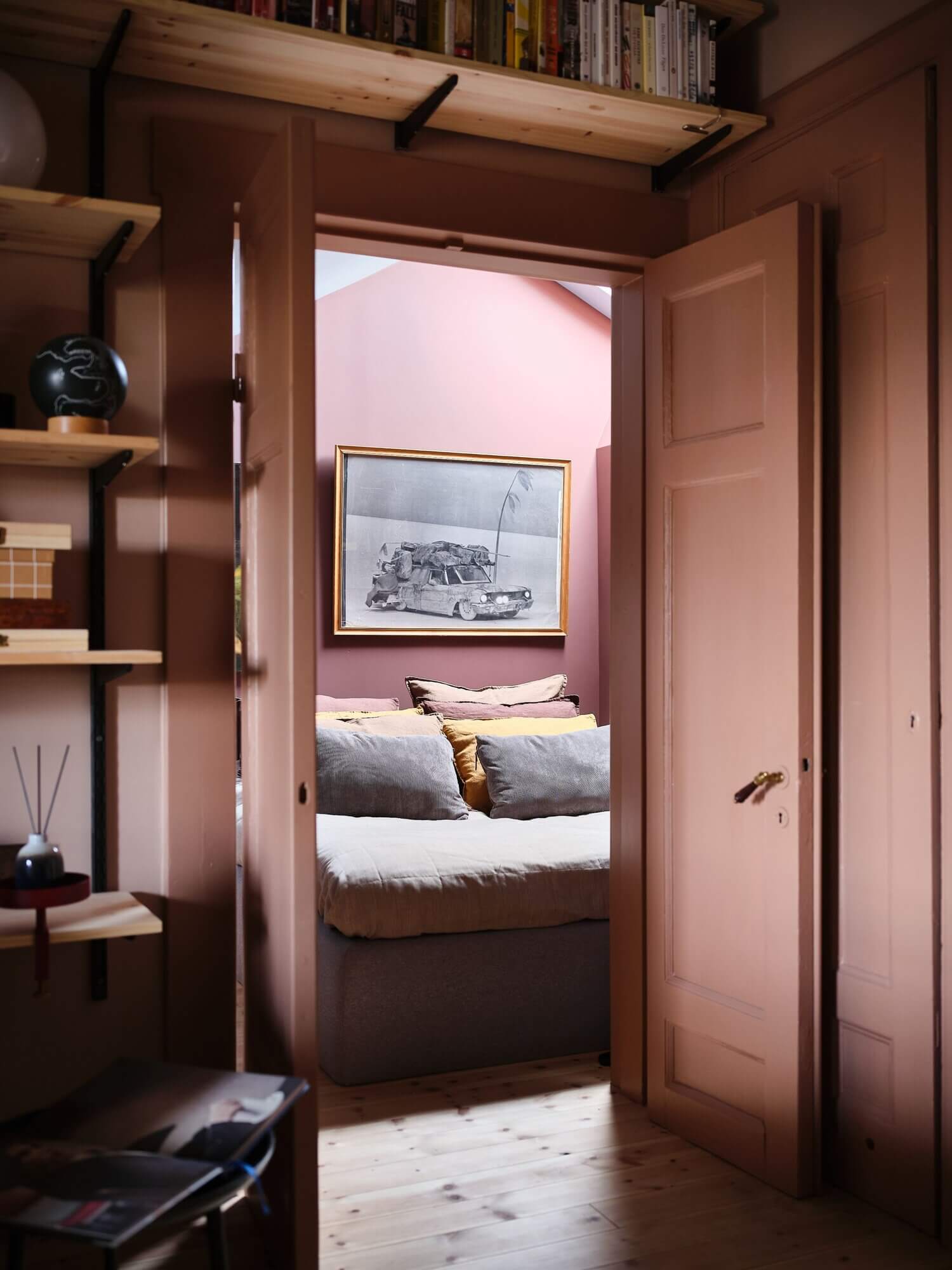 A Small Dusty Pink Dream Apartment in Sweden 12 small dusty pink apartment sweden11 A Small Dusty Pink Dream Apartment in Sweden