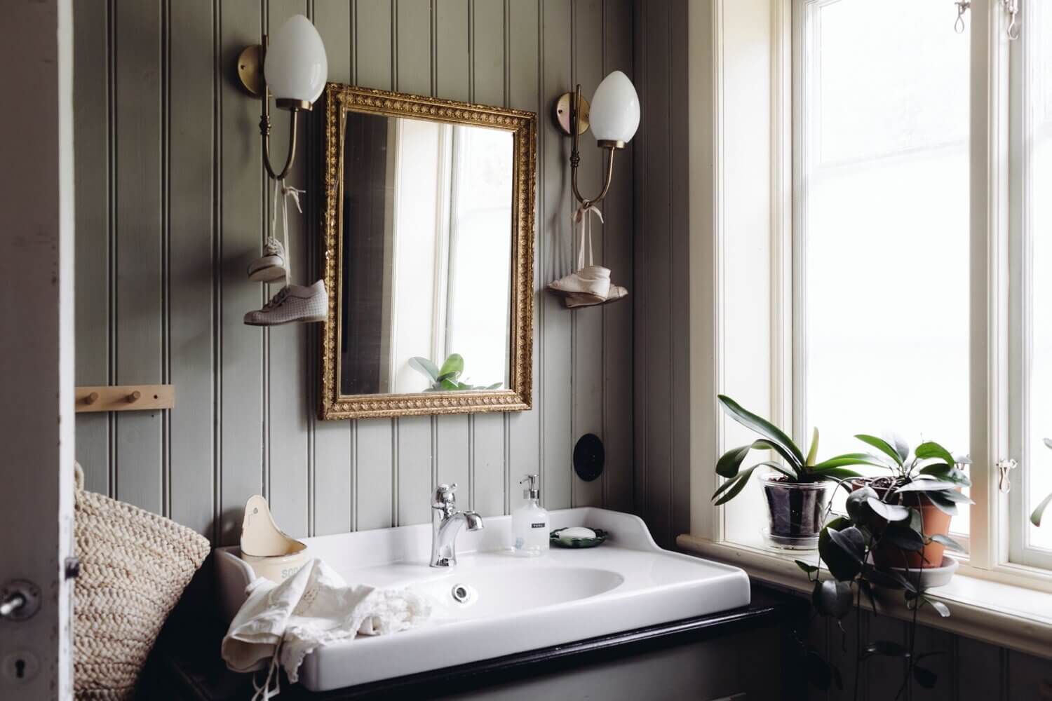 A Cozy Vintage Look For a Traditional Swedish Home 13 ACozyVintageLookForaTraditionalSwedishHome TheNordroom12 A Cozy Vintage Look For a Traditional Swedish Home