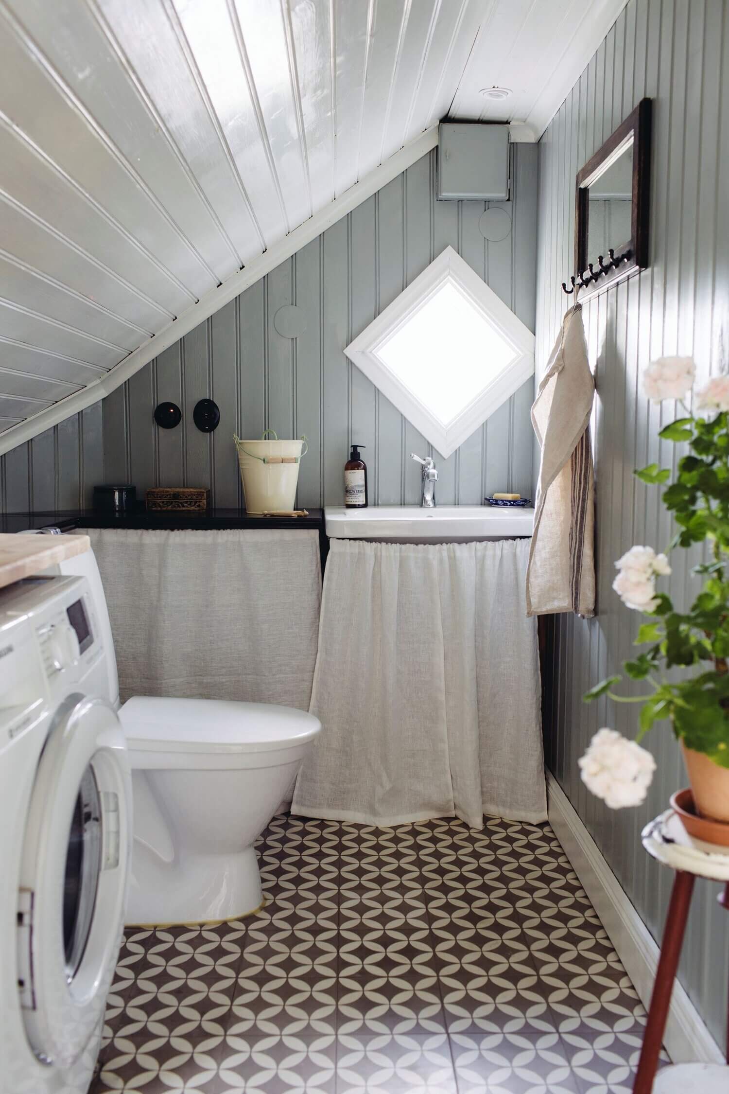 A Cozy Vintage Look For a Traditional Swedish Home 25 ACozyVintageLookForaTraditionalSwedishHome TheNordroom24 A Cozy Vintage Look For a Traditional Swedish Home