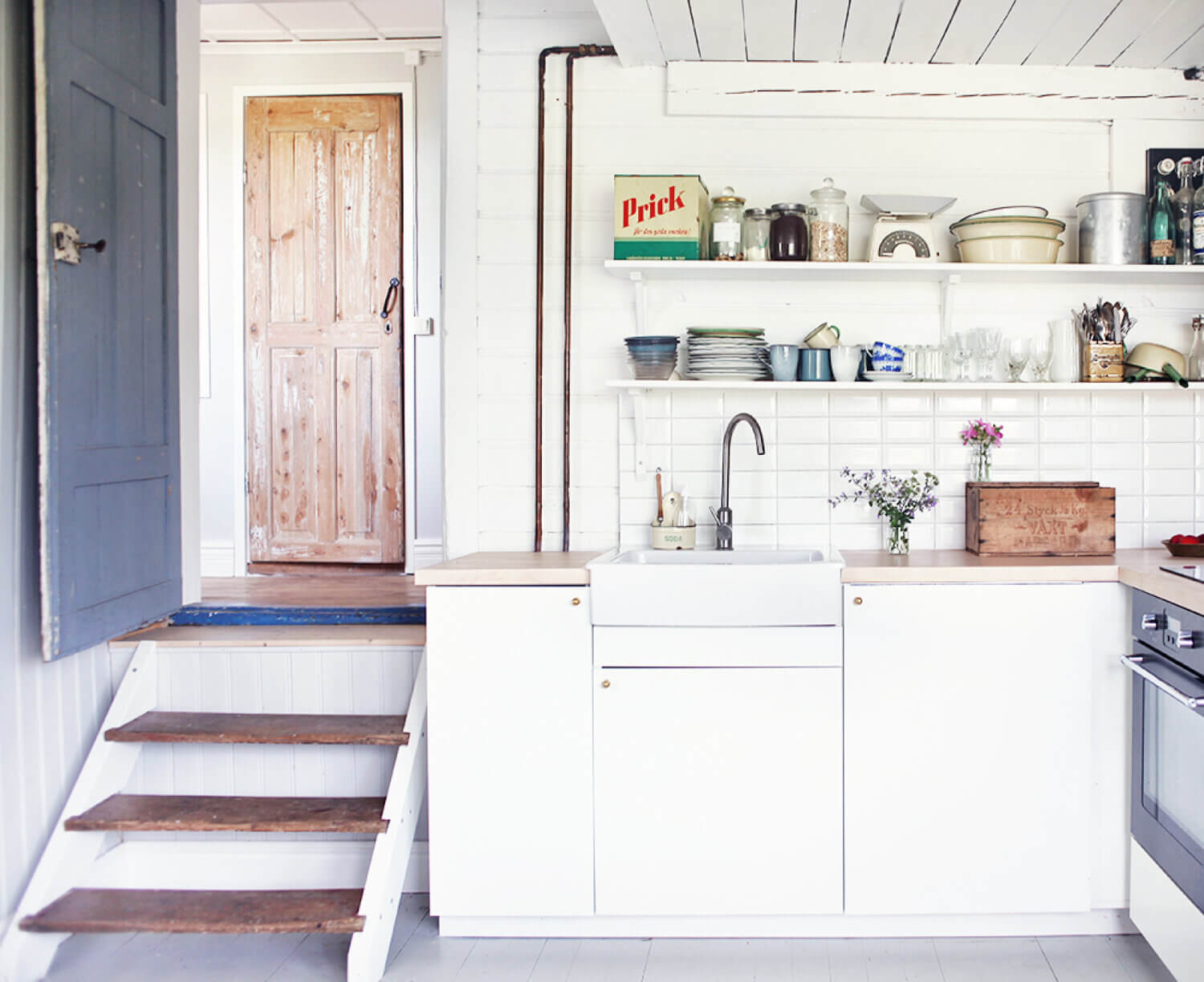 A Swedish Country House with a Dreamlike Garden 2 ASwedishCountryhousewithaDreamlikeGarden TheNordroom1 A Swedish Country House with a Dreamlike Garden