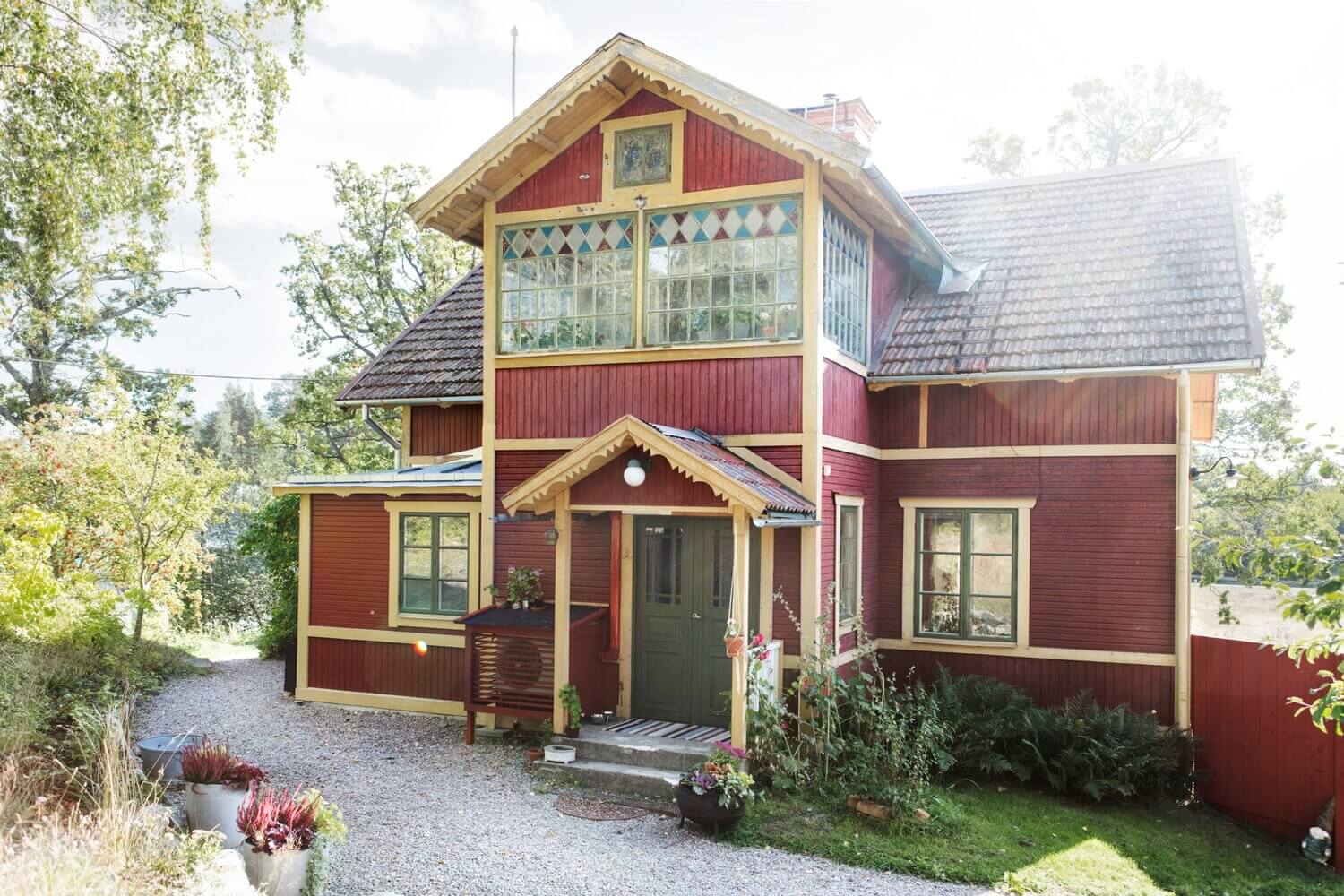 A Cozy Vintage Look For a Traditional Swedish Home 1 FloralsandOriginalDetailsinaTraditionalSwedishHome TheNordroom A Cozy Vintage Look For a Traditional Swedish Home