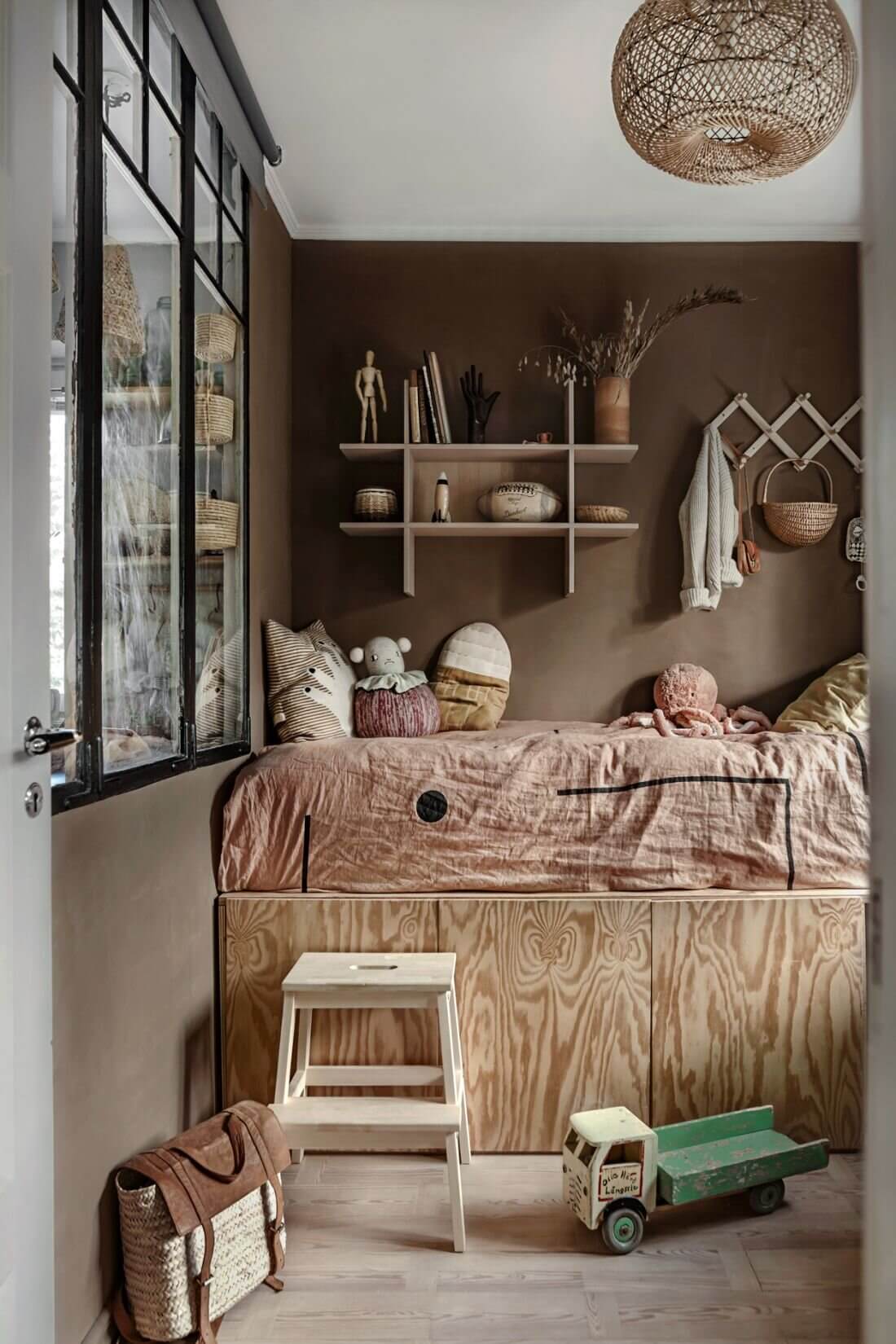 Earthy Tones and Natural Materials in a Scandi Apartment 17 earthy natural scandinavian apartment anna malmberg nordroom16 Earthy Tones and Natural Materials in a Scandi Apartment