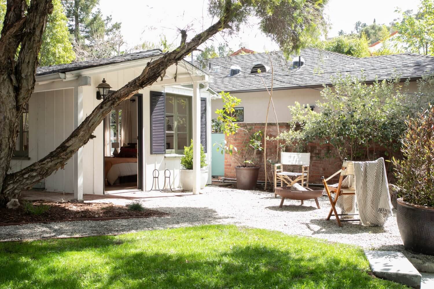 A Lovely Hollywood Hills Home with a Celebrity History 28 hollywood hills home matt helders zooey deschanel mark ruffalo nordroom28 A Lovely Hollywood Hills Home with a Celebrity History