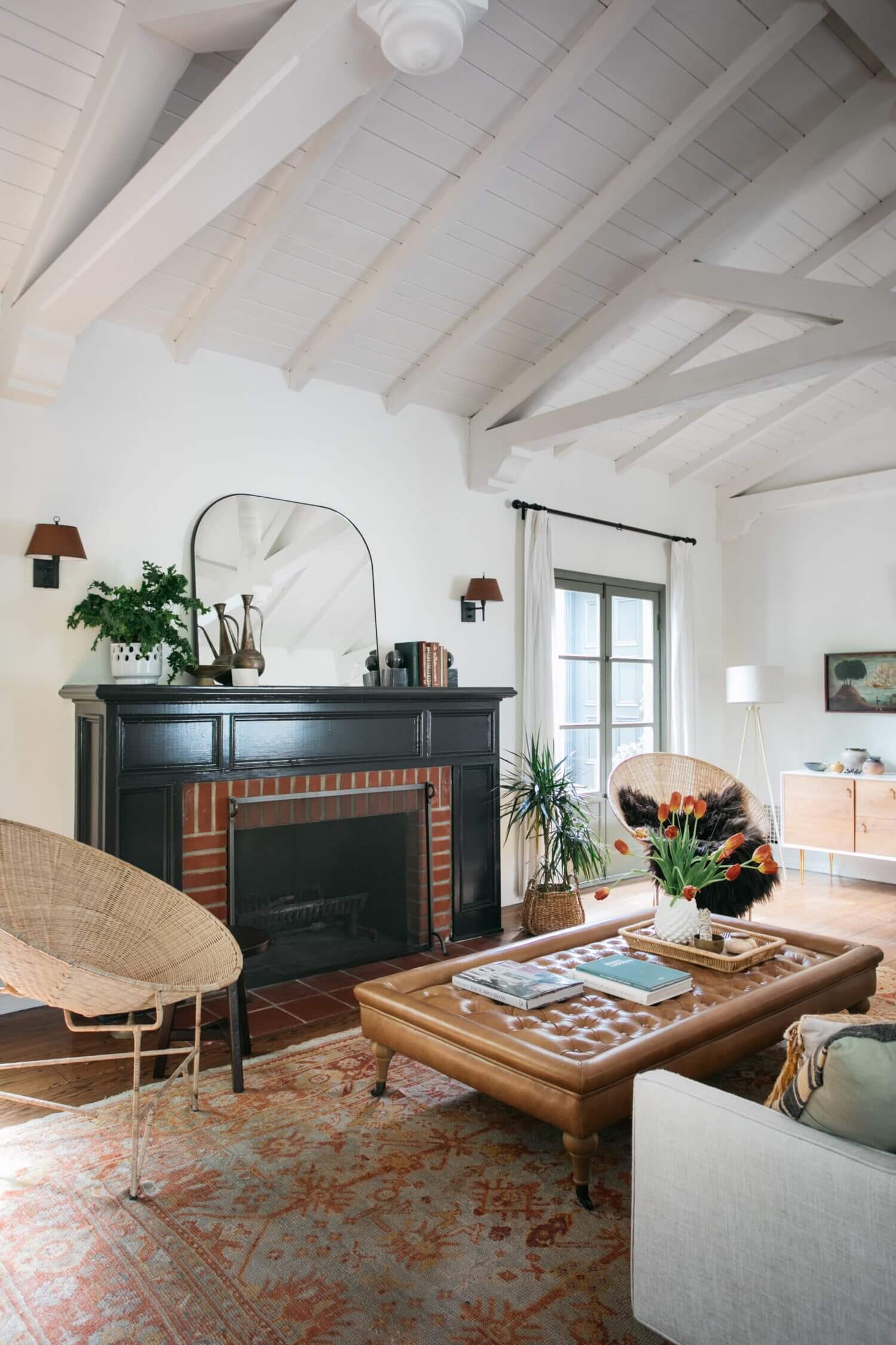 A Lovely Hollywood Hills Home with a Celebrity History 4 hollywood hills home matt helders zooey deschanel mark ruffalo nordroom3 A Lovely Hollywood Hills Home with a Celebrity History