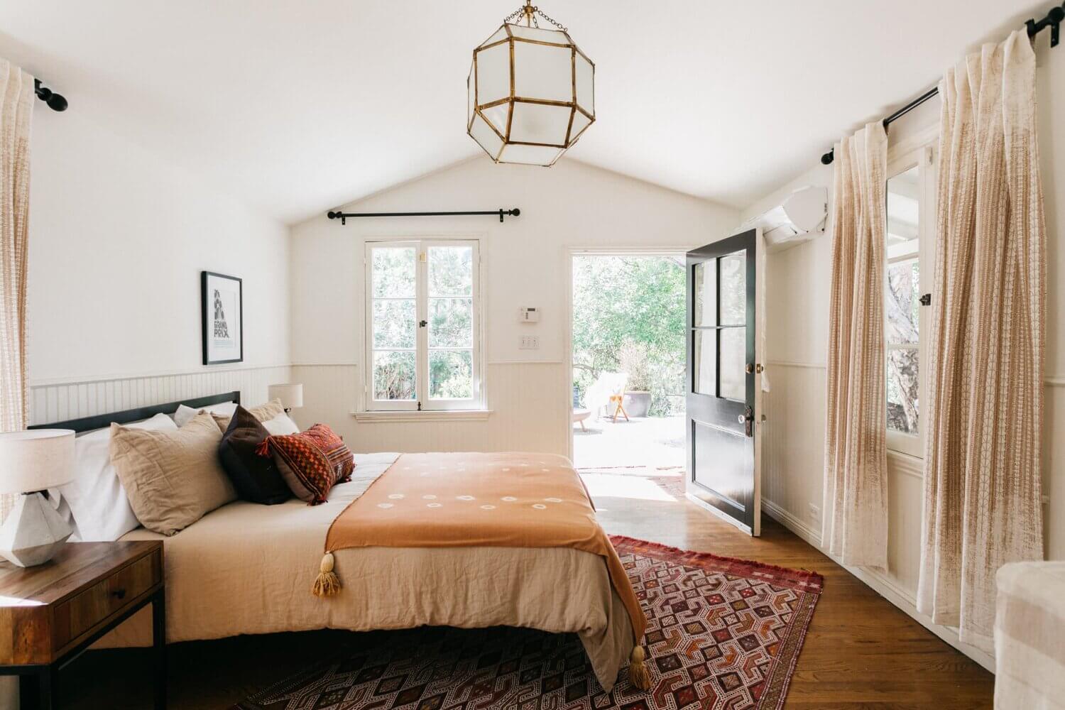 A Lovely Hollywood Hills Home with a Celebrity History 30 hollywood hills home matt helders zooey deschanel mark ruffalo nordroom30 A Lovely Hollywood Hills Home with a Celebrity History