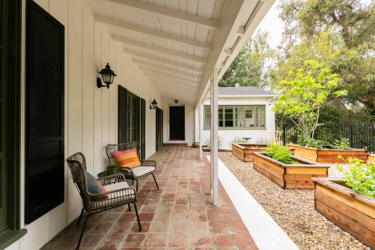 A Lovely Hollywood Hills Home with a Celebrity History 33 hollywood hills home matt helders zooey deschanel mark ruffalo nordroom33 A Lovely Hollywood Hills Home with a Celebrity History