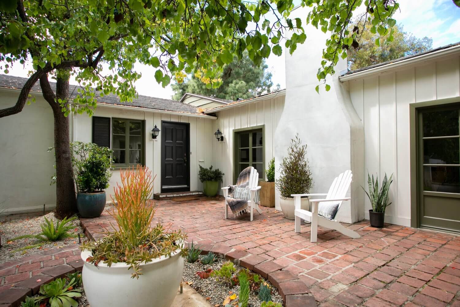 A Lovely Hollywood Hills Home with a Celebrity History 36 hollywood hills home matt helders zooey deschanel mark ruffalo nordroom36 A Lovely Hollywood Hills Home with a Celebrity History