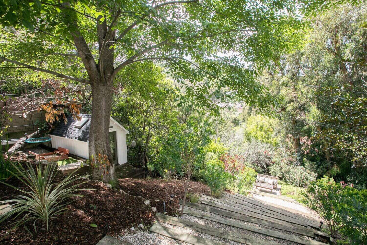 A Lovely Hollywood Hills Home with a Celebrity History 37 hollywood hills home matt helders zooey deschanel mark ruffalo nordroom37 A Lovely Hollywood Hills Home with a Celebrity History