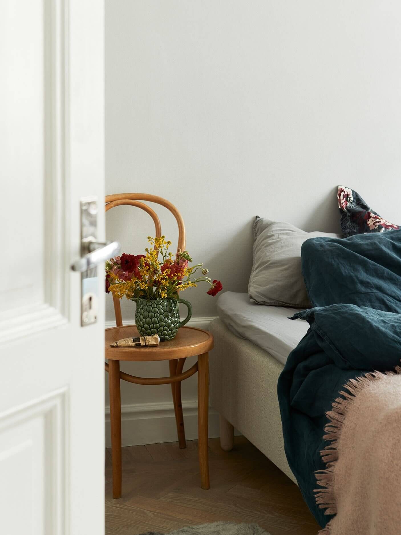 A Light Scandinavian Apartment with Vintage Touches 12 light apartment vintage touches nordroom11 A Light Scandinavian Apartment with Vintage Touches