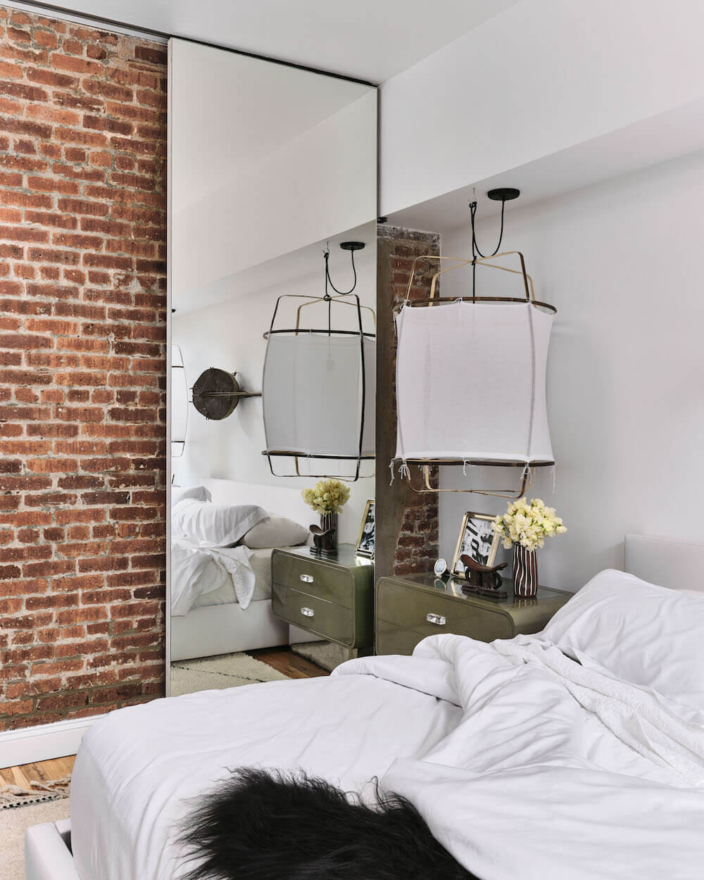 A Warm Brooklyn Brownstone Filled with Interesting Home Decor Ideas 17 warm brooklyn brownstone nordroom16 A Warm Brooklyn Brownstone Filled with Interesting Home Decor Ideas