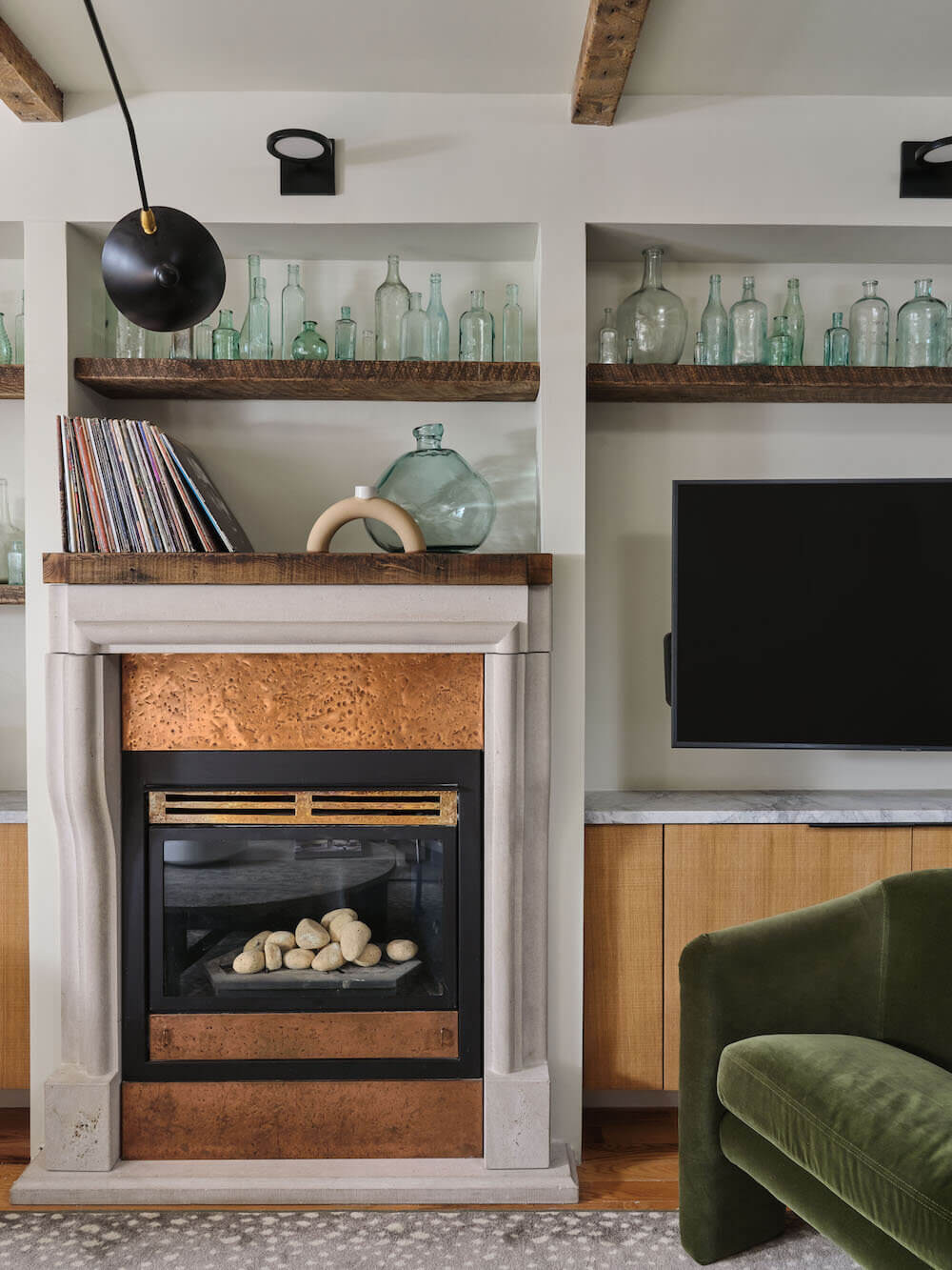 A Warm Brooklyn Brownstone Filled with Interesting Home Decor Ideas 7 warm brooklyn brownstone nordroom6 A Warm Brooklyn Brownstone Filled with Interesting Home Decor Ideas